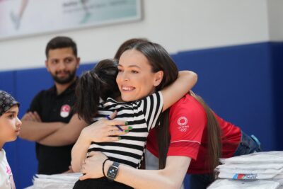 Eda Erdem 900 Kız Öğrenciyle Buluştu Eda Erdem 900 Kız Öğrenciyle Buluştu