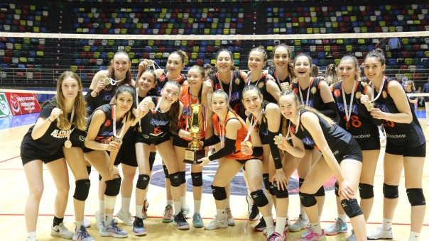Eczacıbaşı Genç Kız Takımı Set Vermeden Türkiye Şampiyonu Oldu