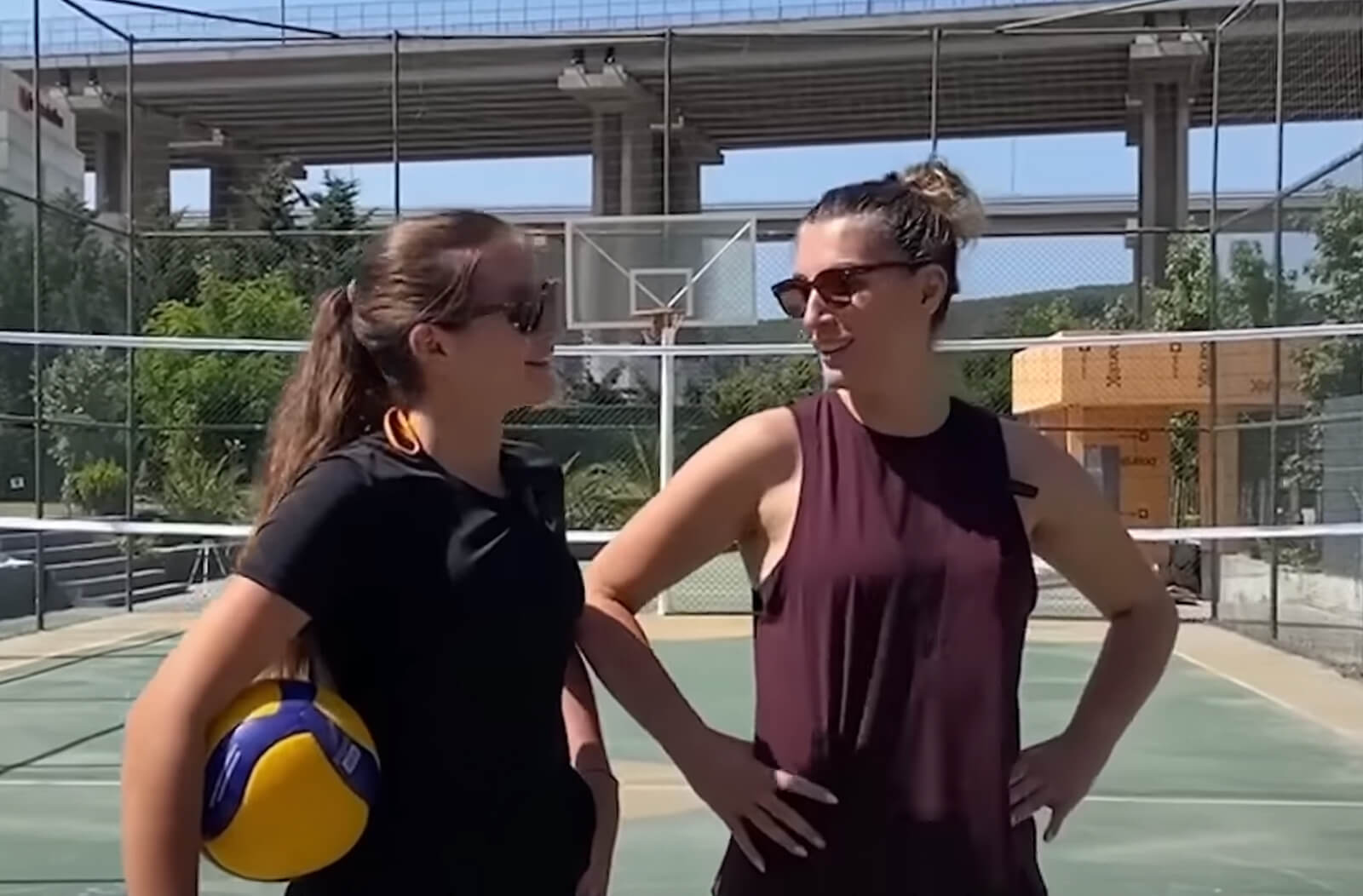 Anne-Kız Voleybol Challenge: Neslihan Demir Güler ve Kızı Zeynep’den Eğlenceli Rekabet