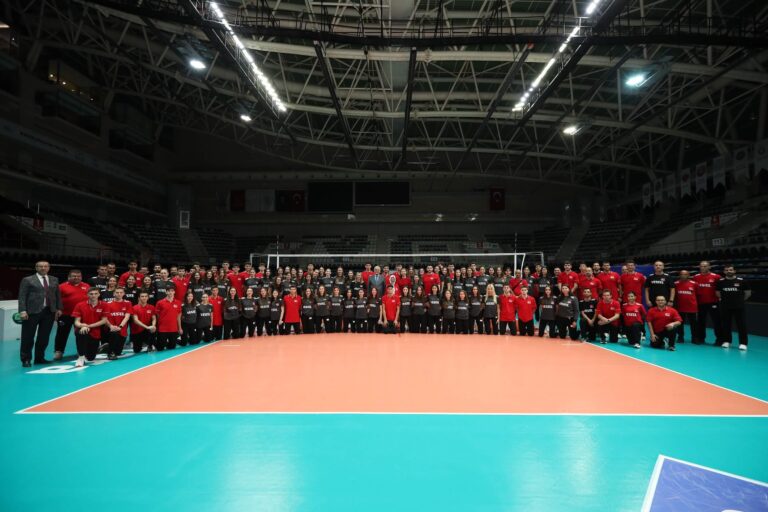 Aile ve Sosyal Hizmetler Bakanı Mahinur Özdemir Göktaş, Altyapı Milli Takımlarımızla Yemekte Bir Araya Geldi