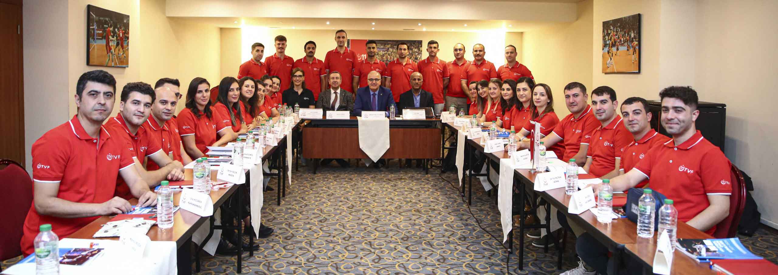 TVF Başkanı Mehmet Akif Üstündağ, Ulusal Voleybol Aday Hakem Kursu’nu Ziyaret Etti