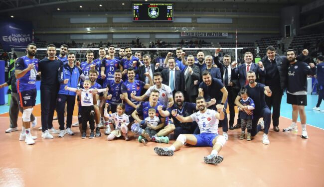 Halkbank, Berlin Recycling Volleys'i 3-2 Yenerek Şampiyonlar Ligi'nde Üst Üste 2. Galibiyetini Aldı