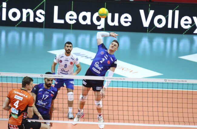 Halkbank, Berlin Recycling Volleys'i 3-2 Yenerek Şampiyonlar Ligi'nde Üst Üste 2. Galibiyetini Aldı