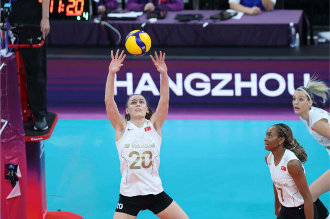 VakıfBank, Kulüpler Dünya Şampiyonası’nda Yarı Finale Yükseldi