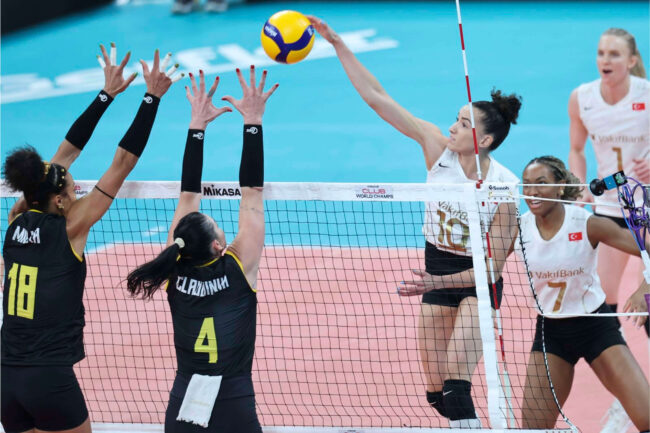 VakıfBank, Kulüpler Dünya Şampiyonası’nda Yarı Finale Yükseldi