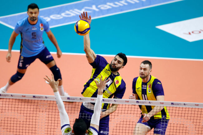 Fenerbahçe Parolapara, Bigadiç Belediyespor'u 3-0 Yenerek Evinde Galip Geldi