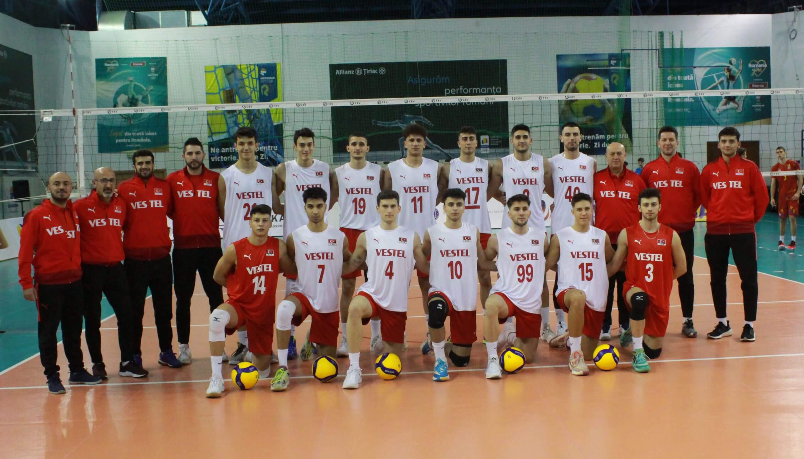 Türkiye U20 Erkek Voleybol Milli Takımı, Romanya’yı 3-0 Mağlup Ederek Şampiyonaya Güçlü Bir Başlangıç Yaptı!”