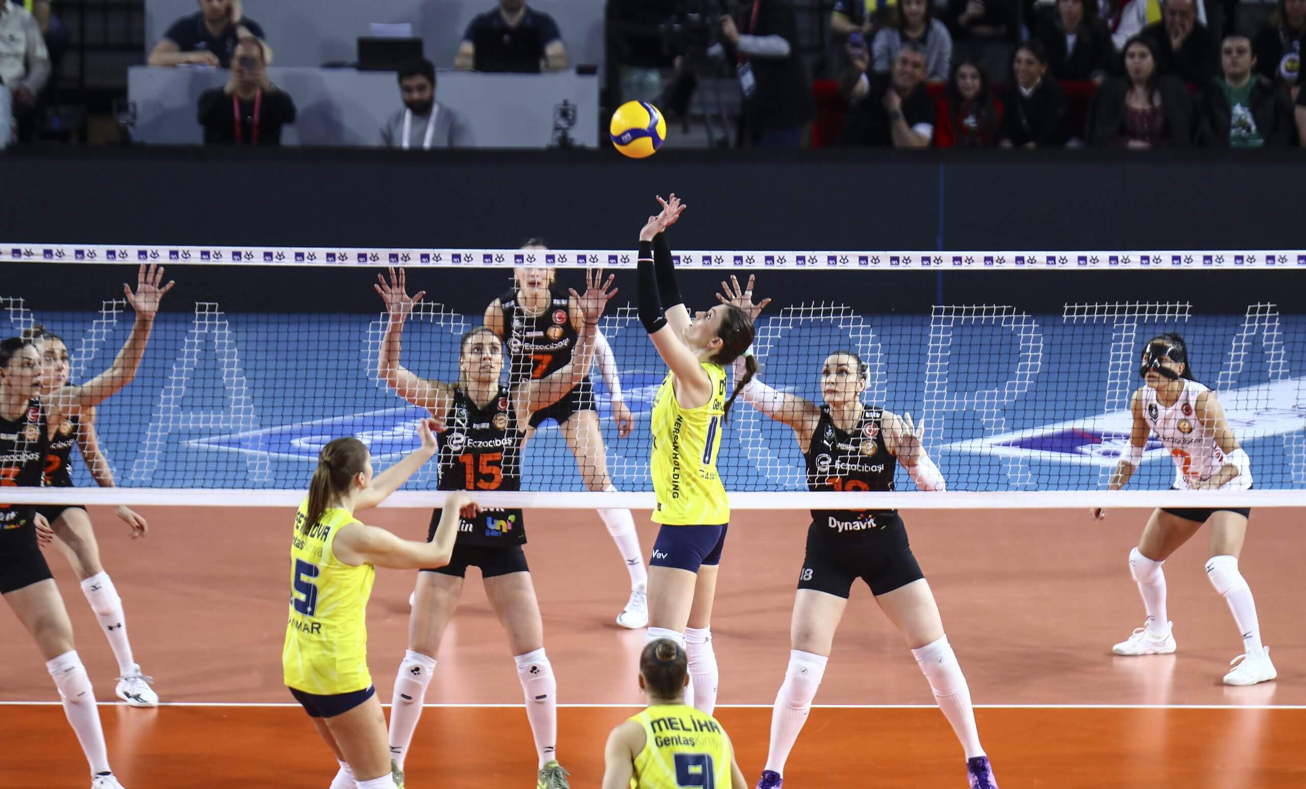 AXA Sigorta Kupa Voley’de Şampiyon Fenerbahçe Opet