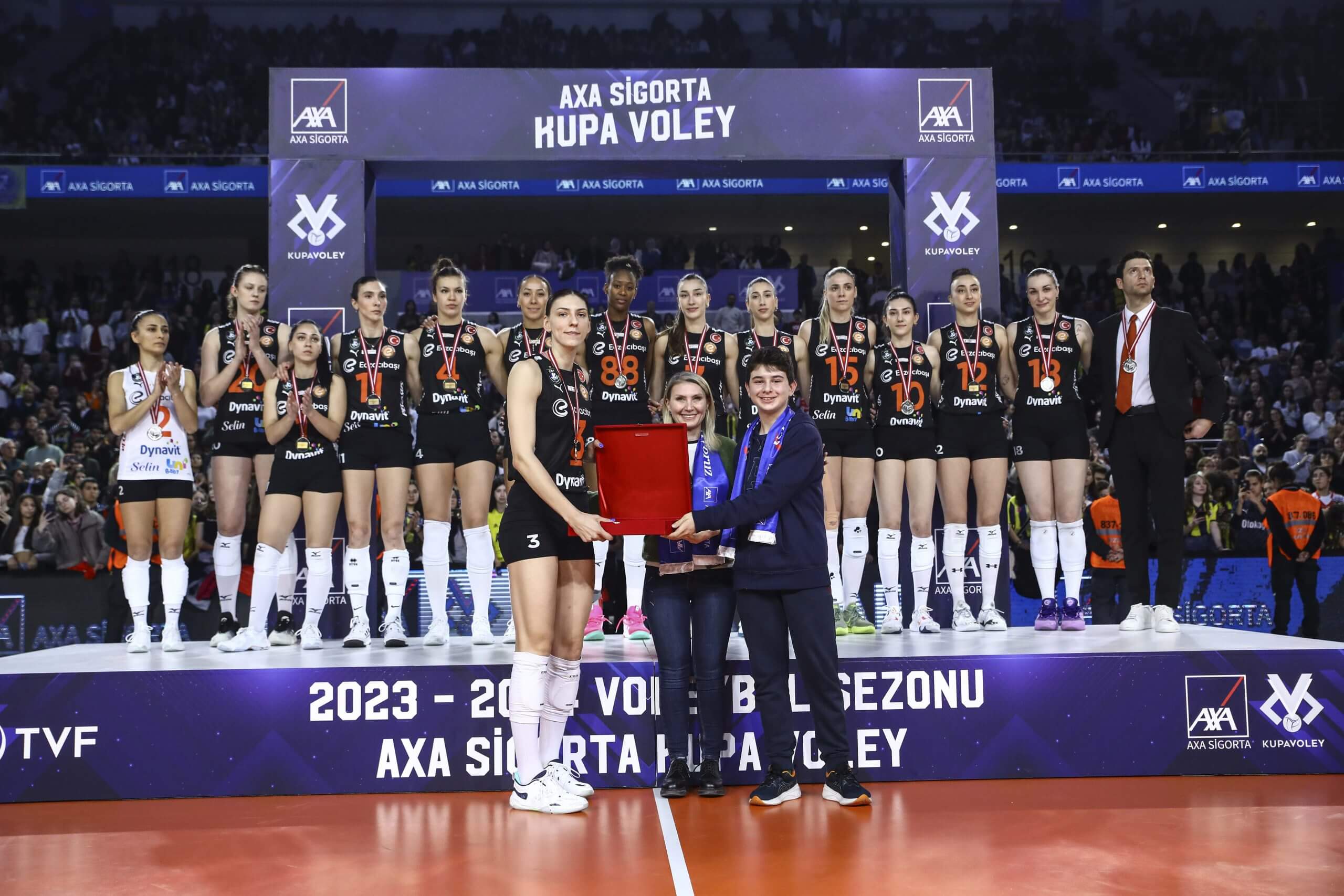 AXA Sigorta Kupa Voley’de Şampiyon Fenerbahçe Opet