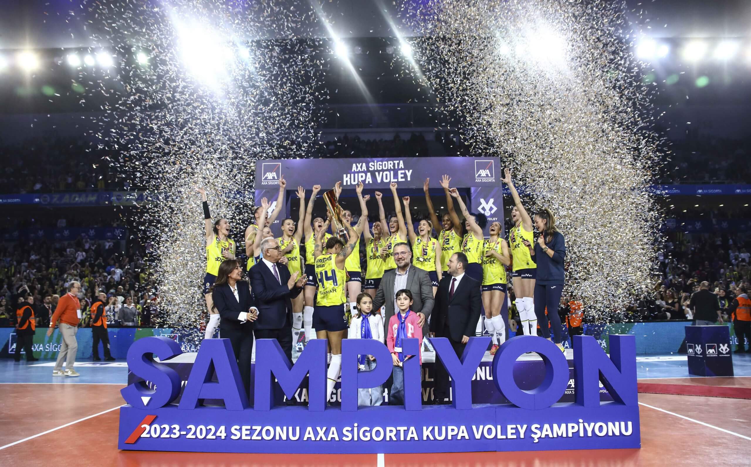 AXA Sigorta Kupa Voley’de Şampiyon Fenerbahçe Opet