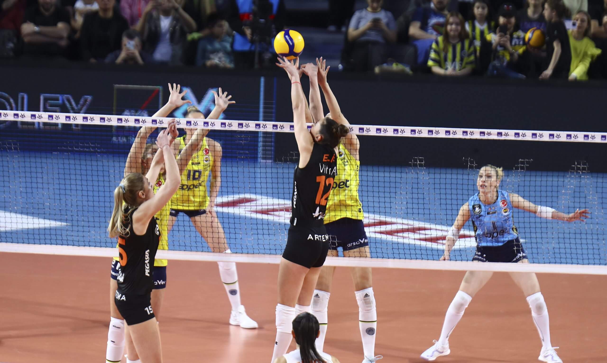 AXA Sigorta Kupa Voley’de Şampiyon Fenerbahçe Opet