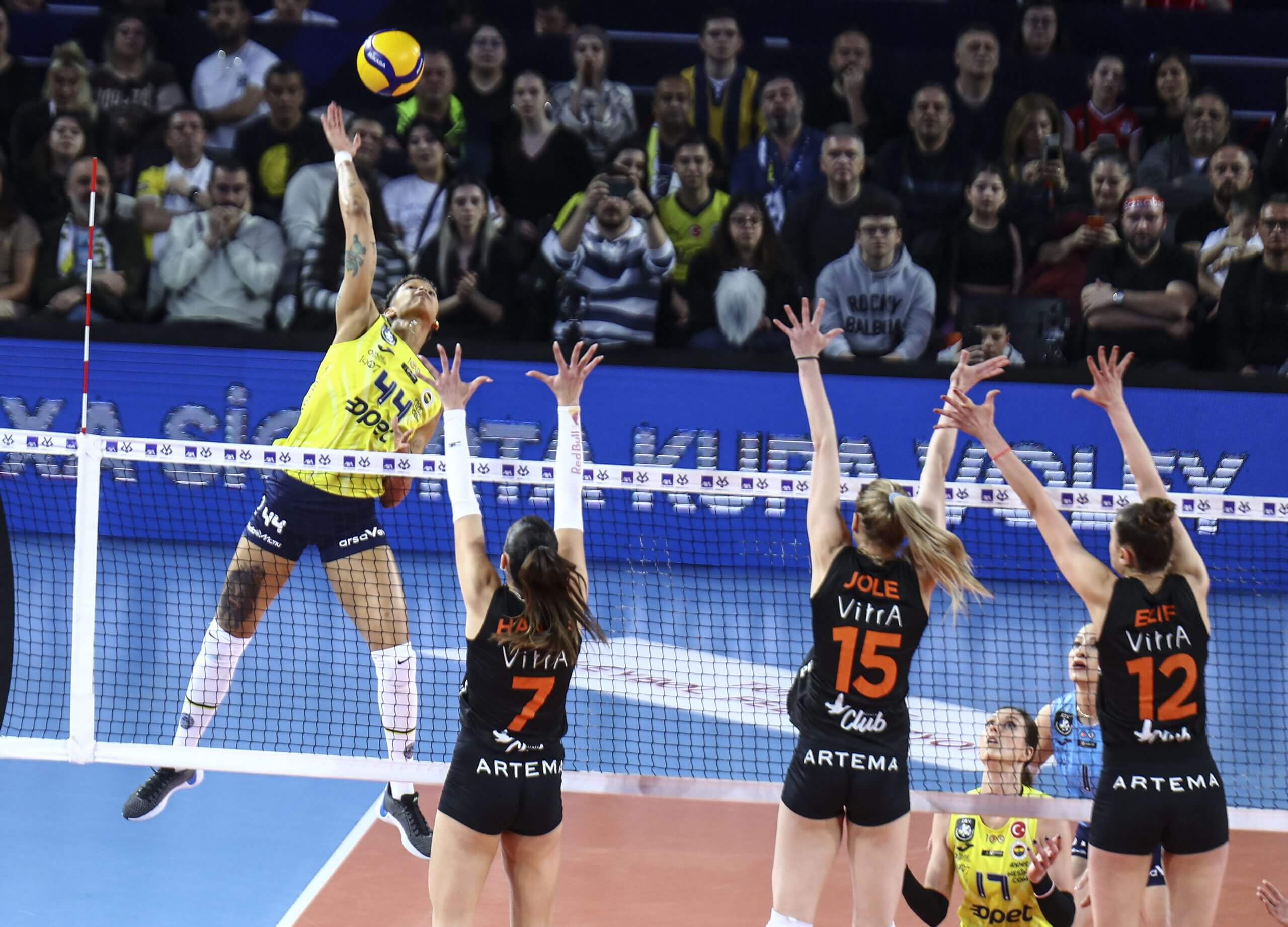 AXA Sigorta Kupa Voley’de Şampiyon Fenerbahçe Opet