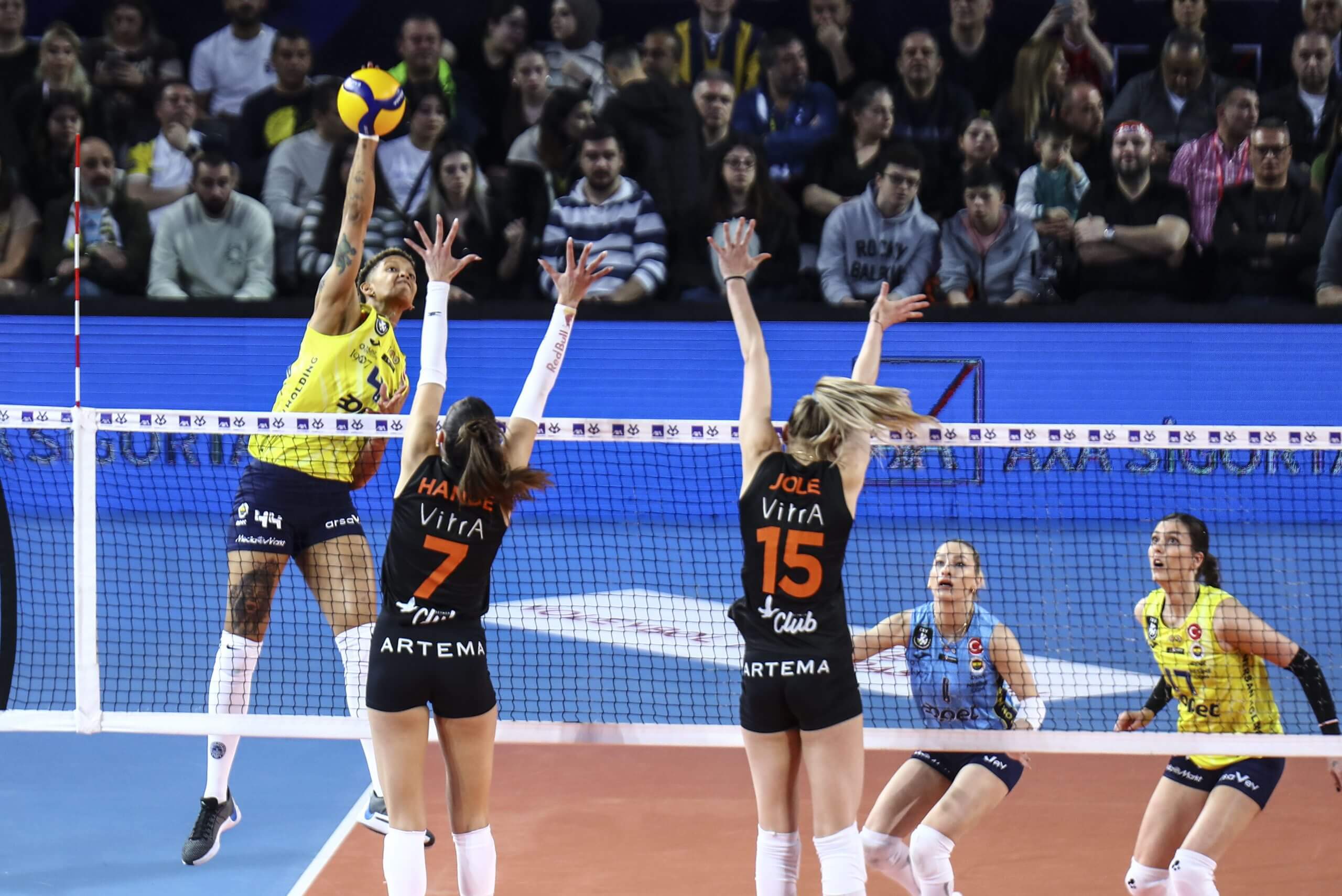 AXA Sigorta Kupa Voley’de Şampiyon Fenerbahçe Opet