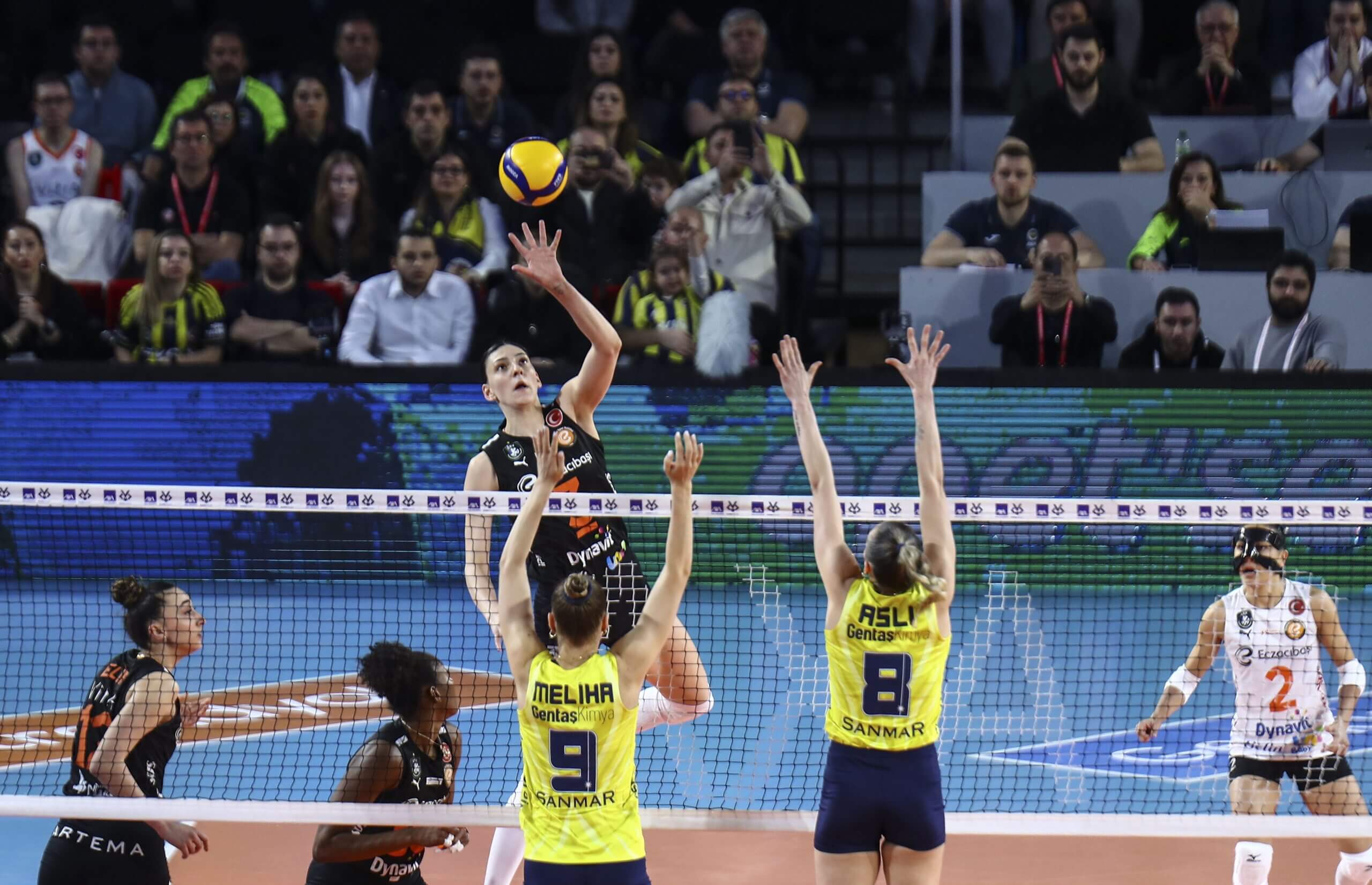 AXA Sigorta Kupa Voley’de Şampiyon Fenerbahçe Opet