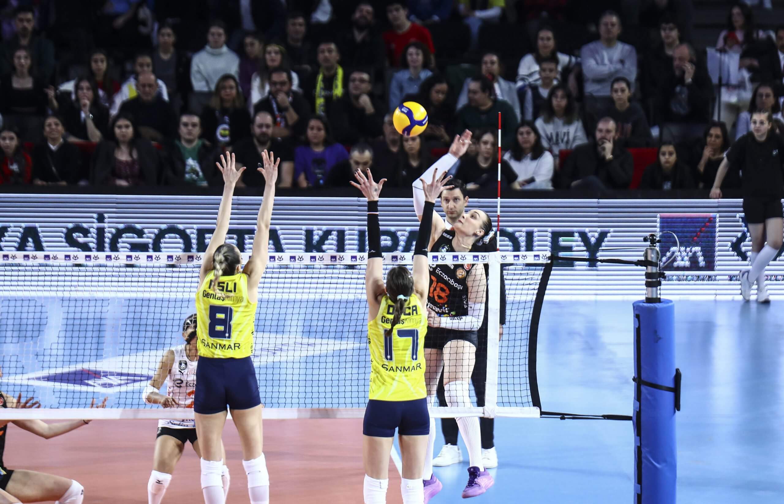 AXA Sigorta Kupa Voley’de Şampiyon Fenerbahçe Opet