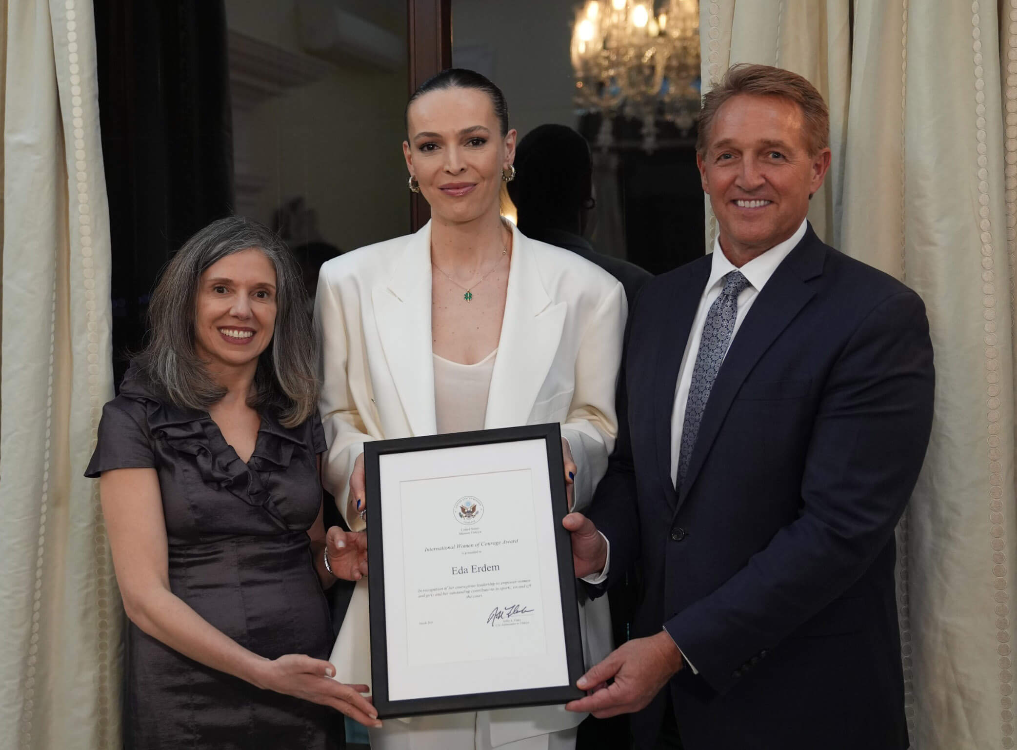 Milli Voleybolcu Eda Erdem Dündar, ABD'den "Uluslararası Cesur Kadınlar" Ödülü'ne Aday Gösterildi!
