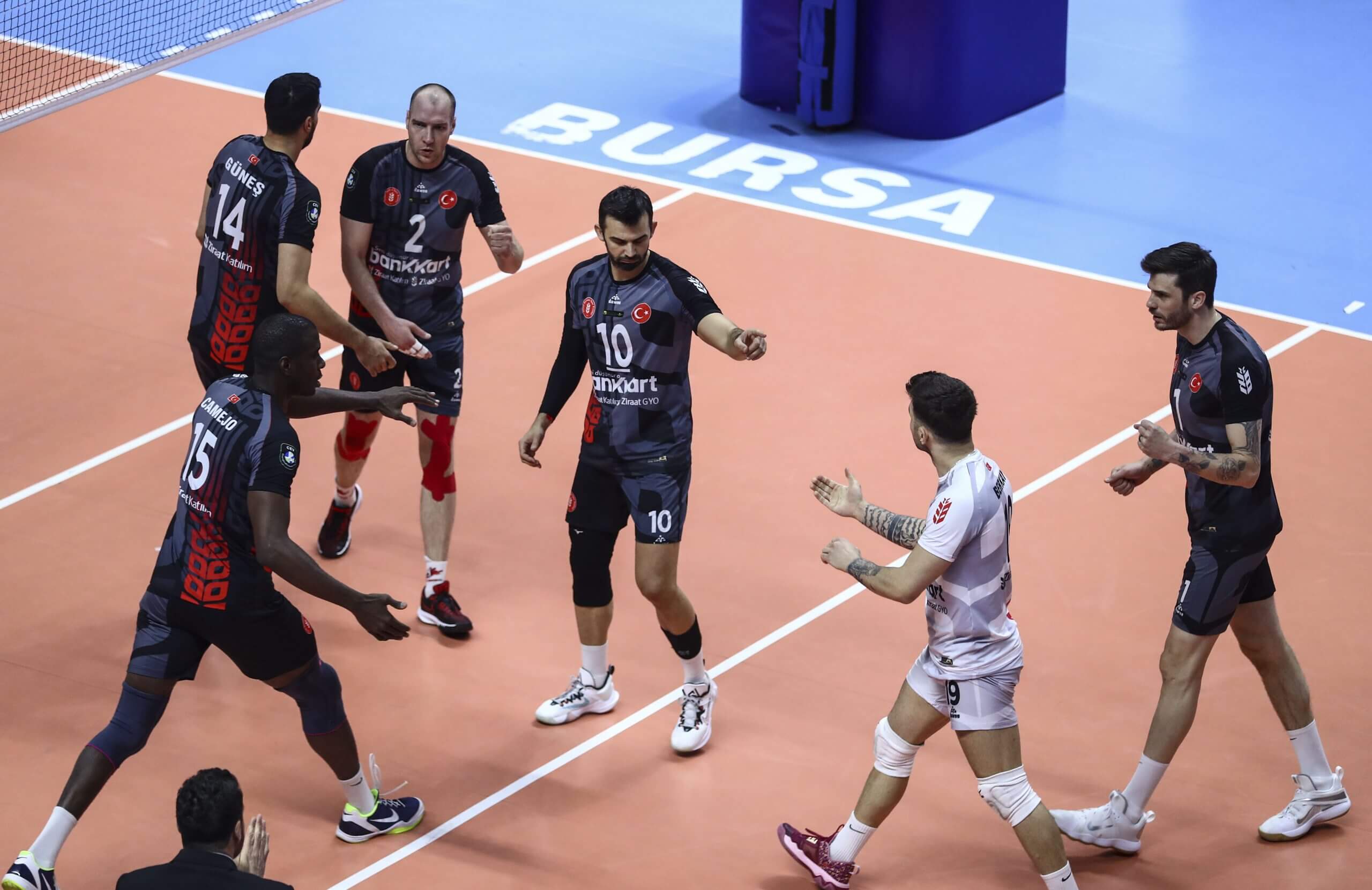 Erkekler AXA Sigorta Kupa Voley’de İlk Finalist Arkas Spor