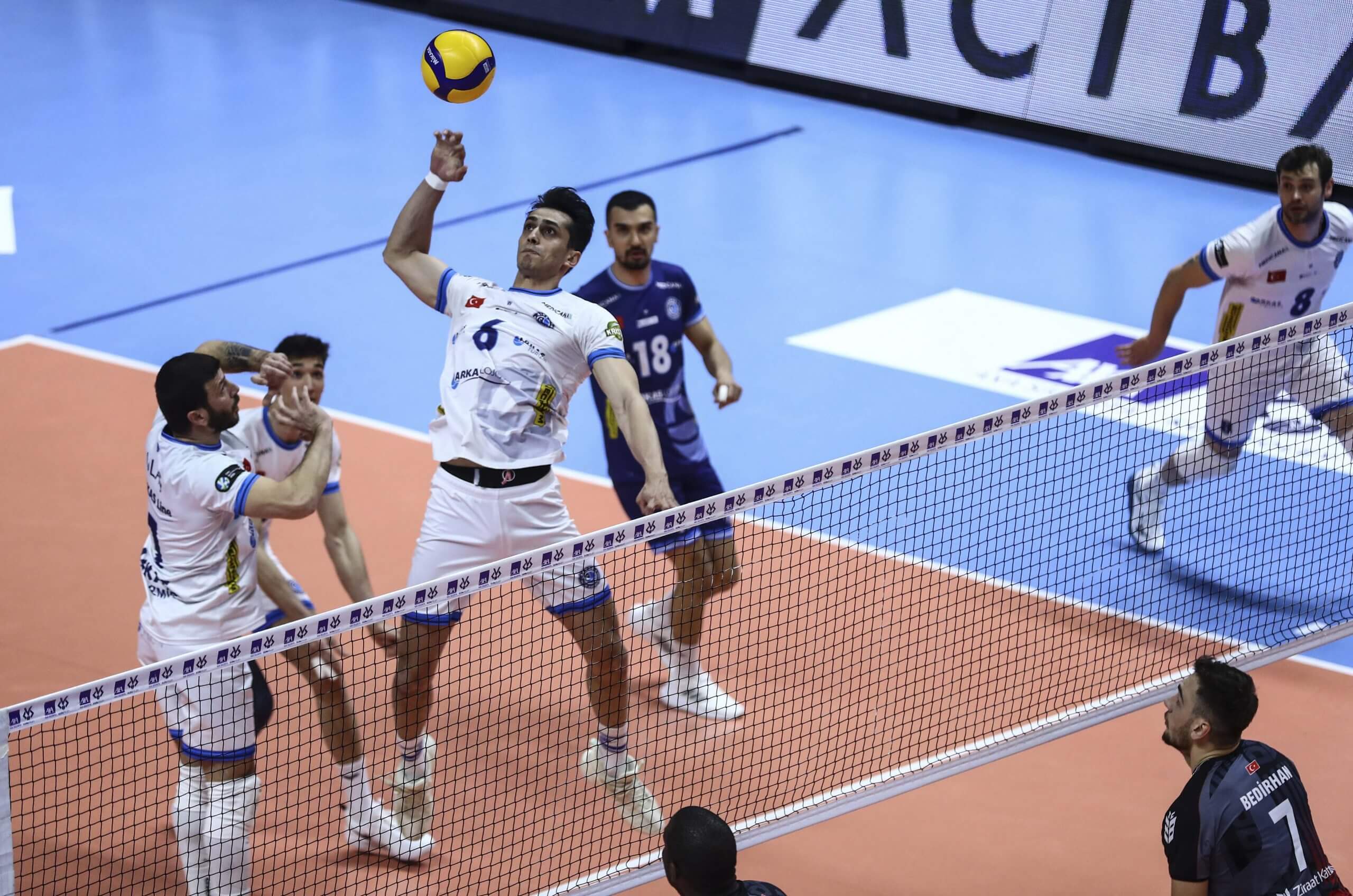 Erkekler AXA Sigorta Kupa Voley’de İlk Finalist Arkas Spor