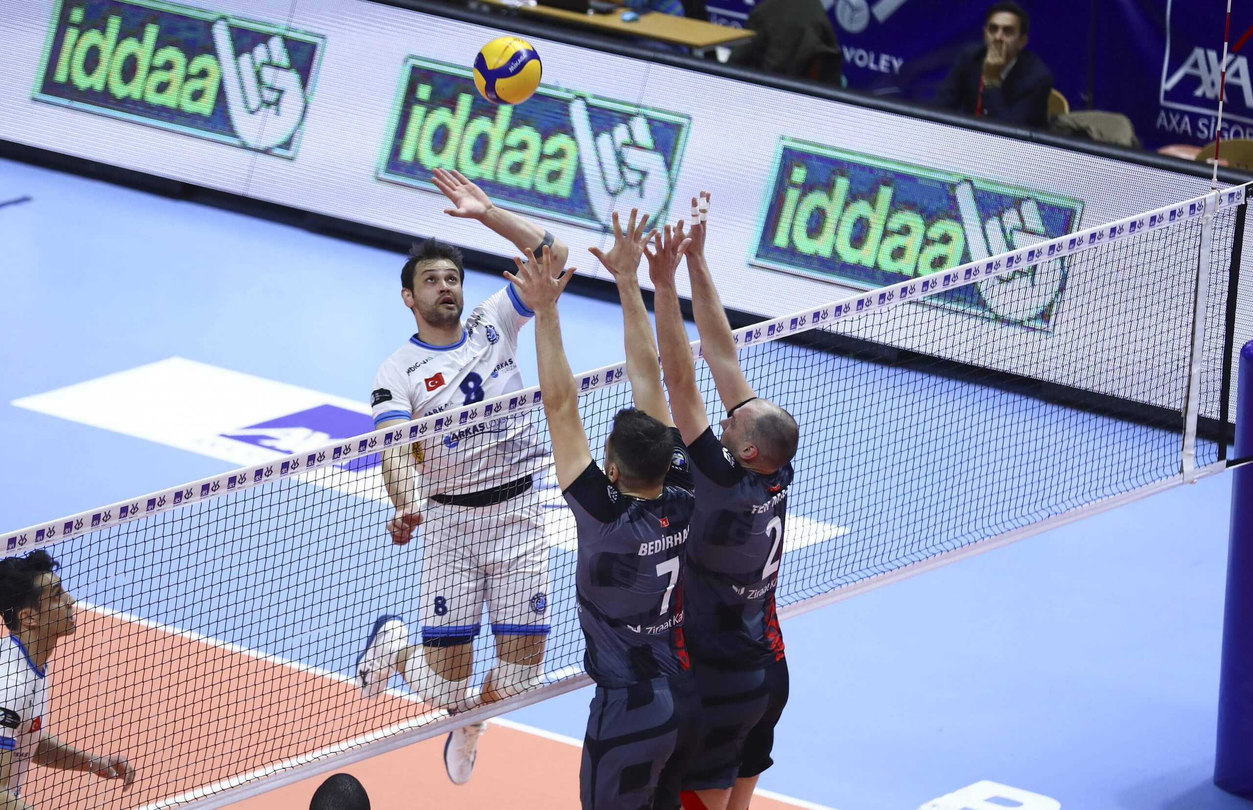 Erkekler AXA Sigorta Kupa Voley’de İlk Finalist Arkas Spor