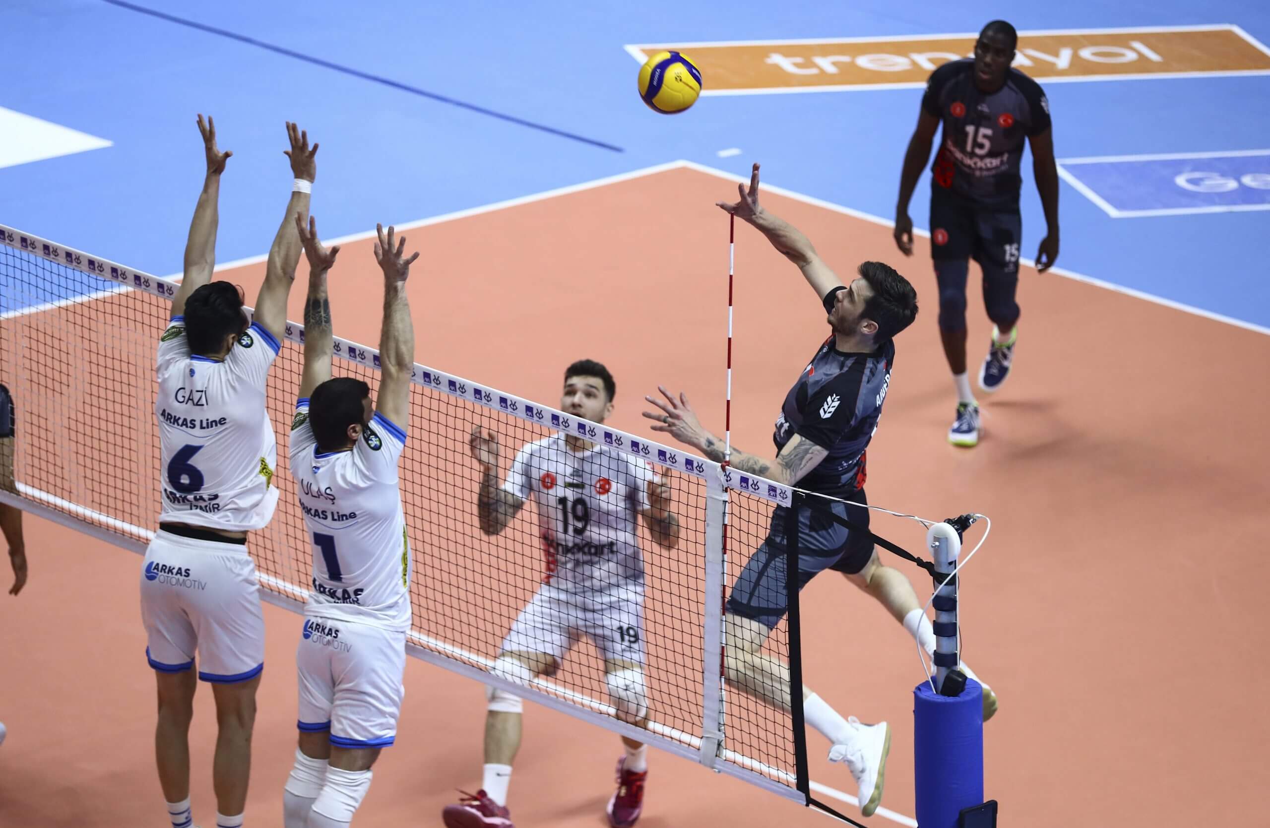 Erkekler AXA Sigorta Kupa Voley’de İlk Finalist Arkas Spor