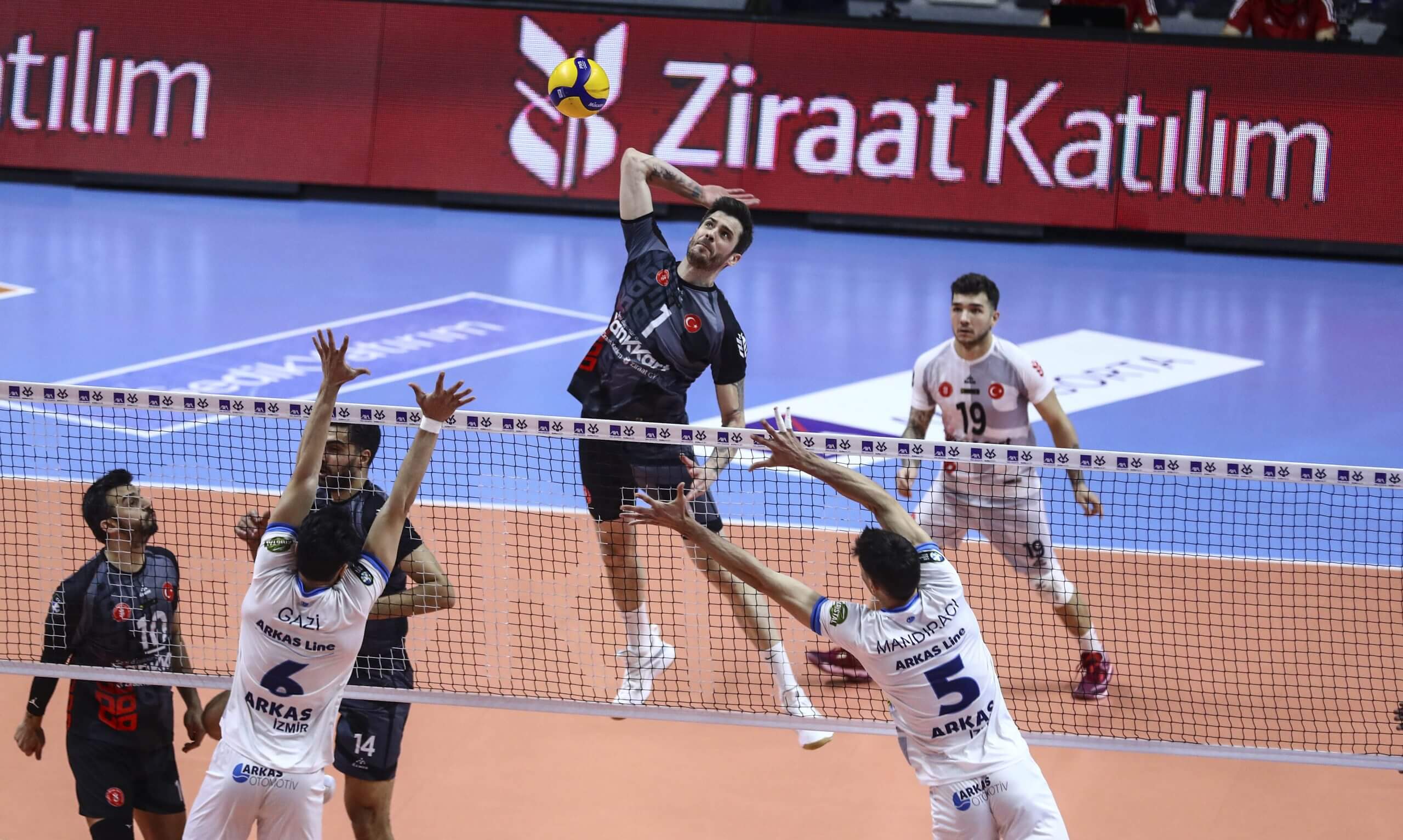 Erkekler AXA Sigorta Kupa Voley’de İlk Finalist Arkas Spor