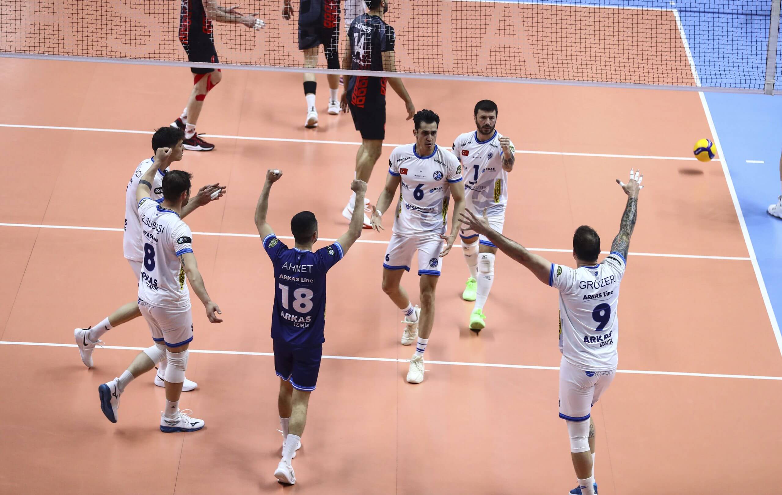 Erkekler AXA Sigorta Kupa Voley’de İlk Finalist Arkas Spor