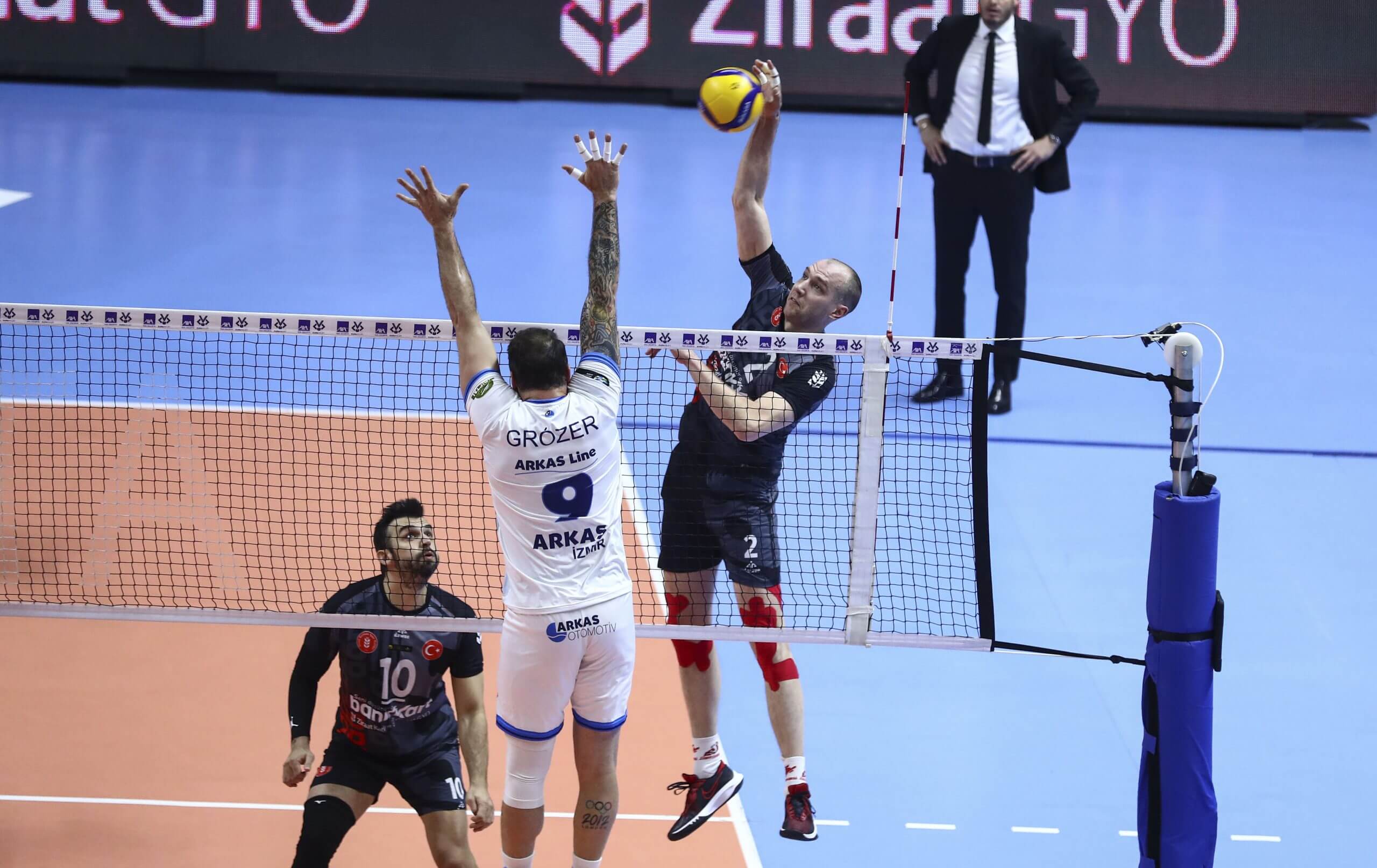 Erkekler AXA Sigorta Kupa Voley’de İlk Finalist Arkas Spor