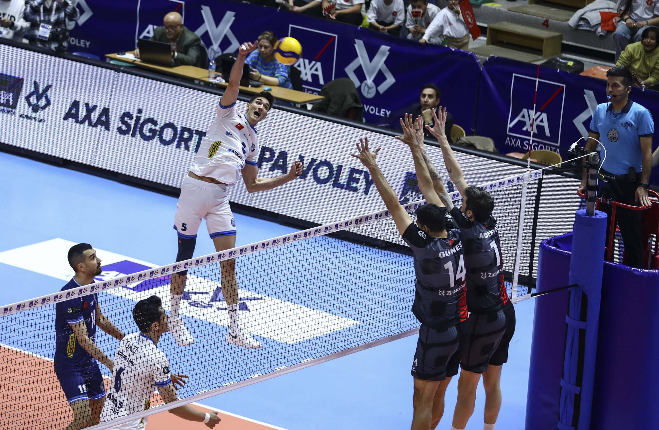 Erkekler AXA Sigorta Kupa Voley’de İlk Finalist Arkas Spor