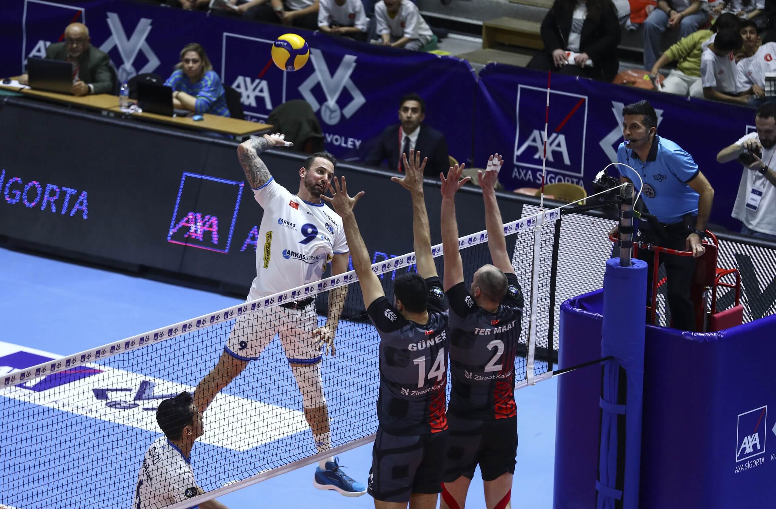 Erkekler AXA Sigorta Kupa Voley’de İlk Finalist Arkas Spor