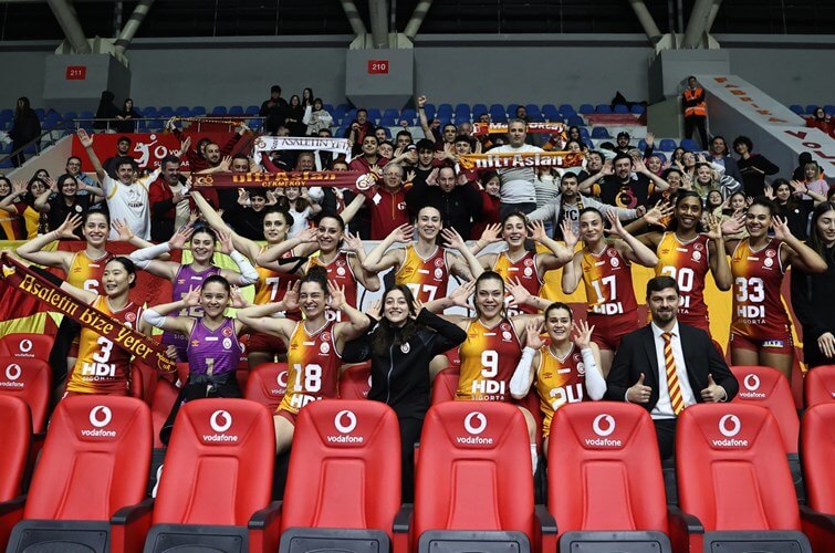 Galatasaray Daikin, Beşiktaş Ayos’u Zorlu Mücadelede 3-2 Yendi!