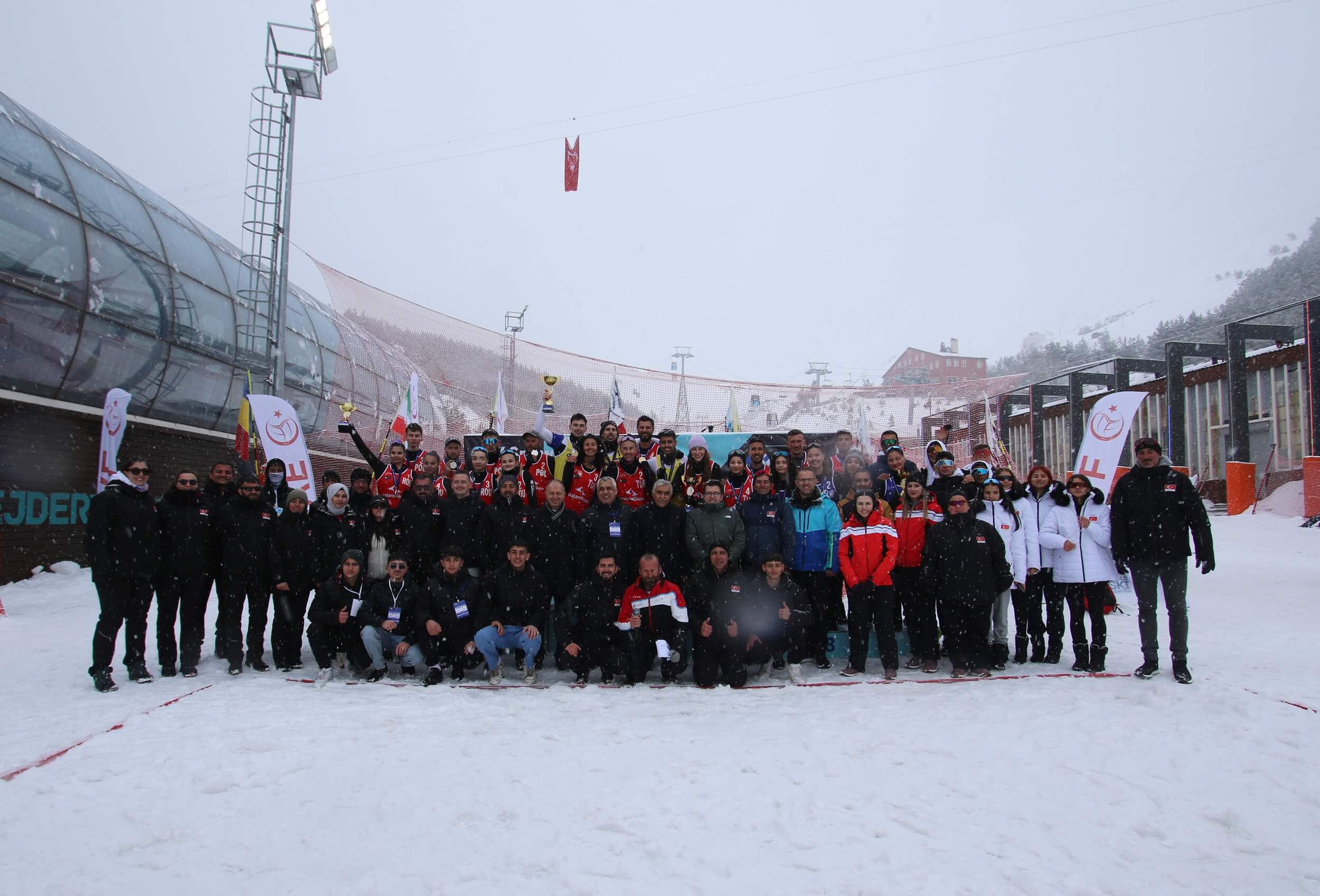 Millilerimiz Palandöken'de CEV Kar Voleybolu Avrupa Turu'nda 3 Madalya Kazandı!