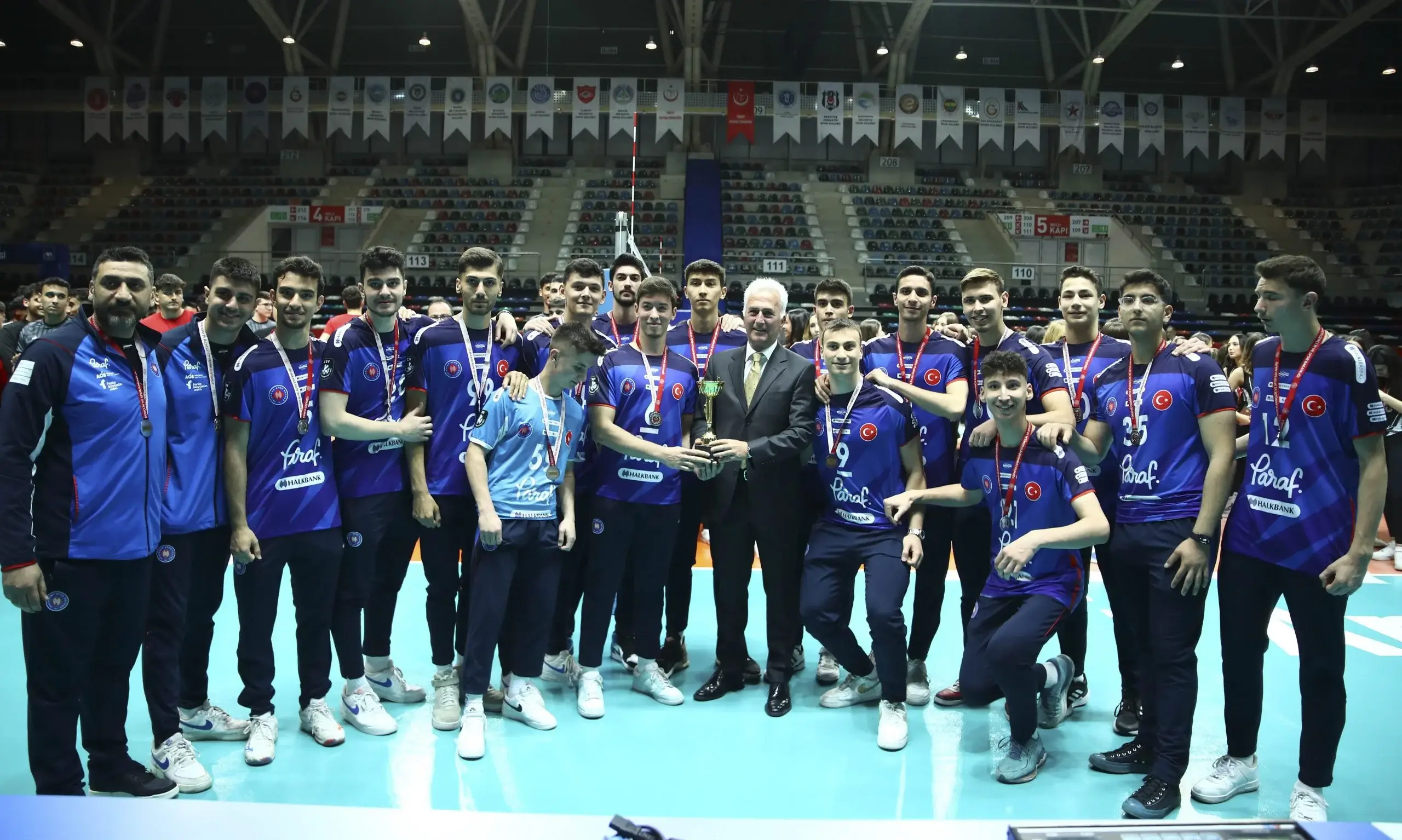 Ankara Altyapılar Süper Lig'de Voleybol Yıldızları Kupalarına Kavuştu