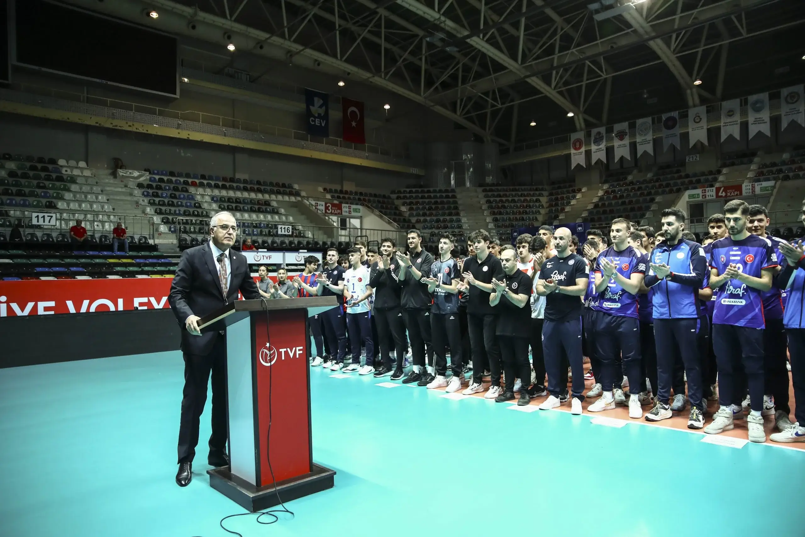 Ankara Altyapılar Süper Lig'de Voleybol Yıldızları Kupalarına Kavuştu