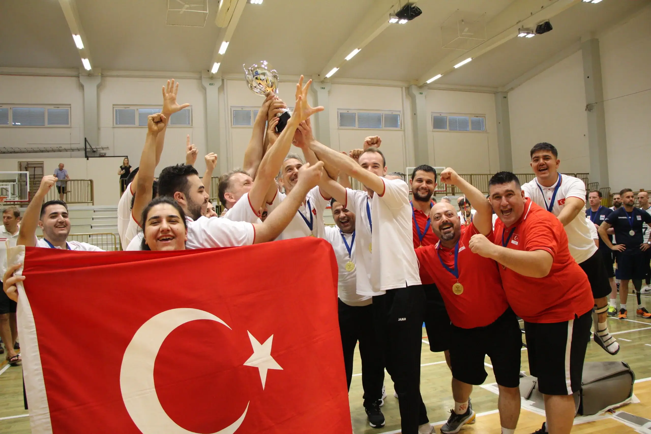 Oturarak Voleybol Milli Takımımız Tarihe Geçti: Gümüş Milletler Ligi Şampiyonu!