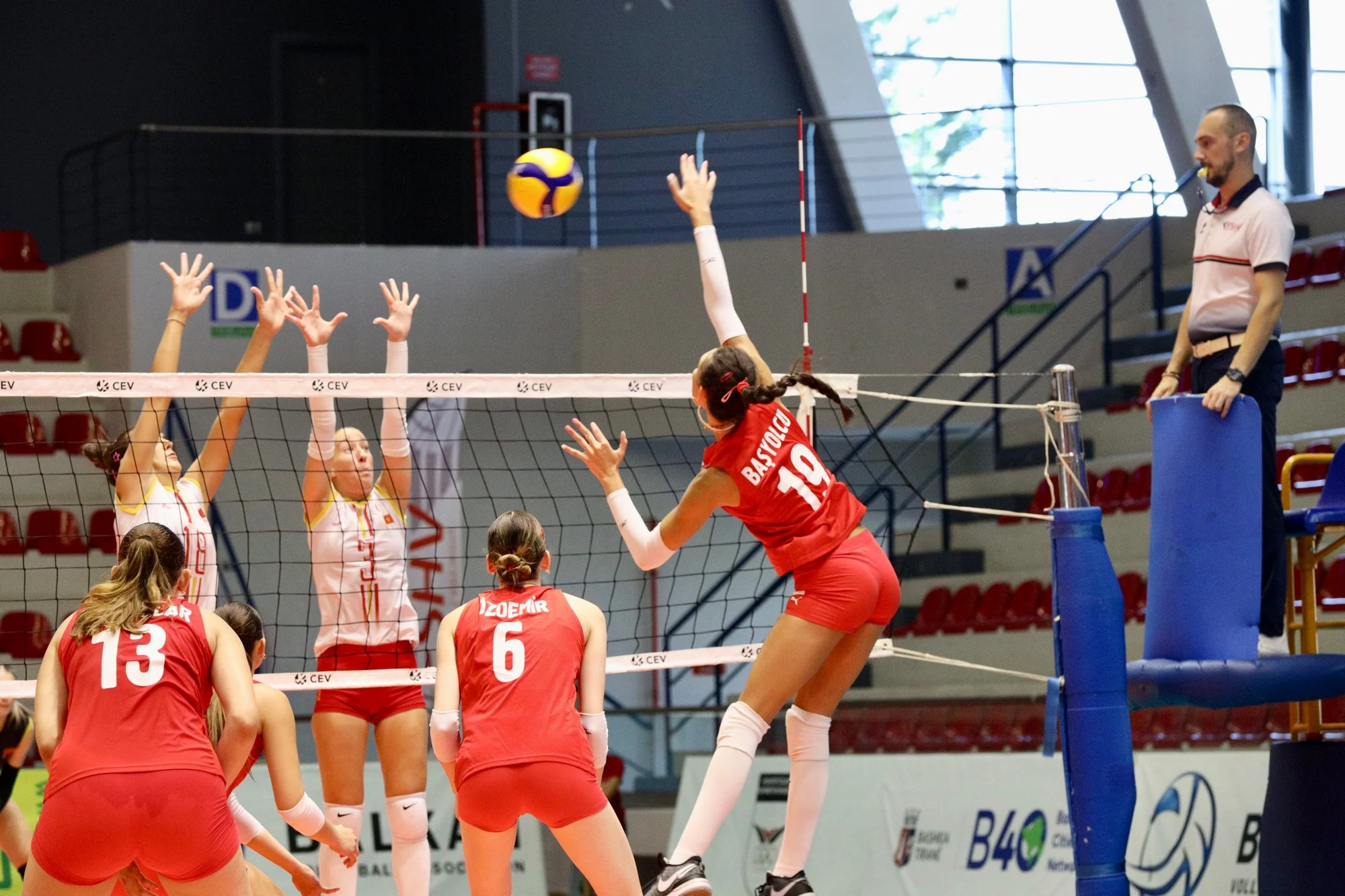 U20 Milli Voleybolcularımız Karadağ'ı 3-0 Yendi