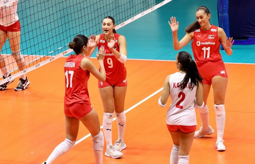 U20 Milli Voleybolcularımız Karadağ'ı 3-0 Yendi