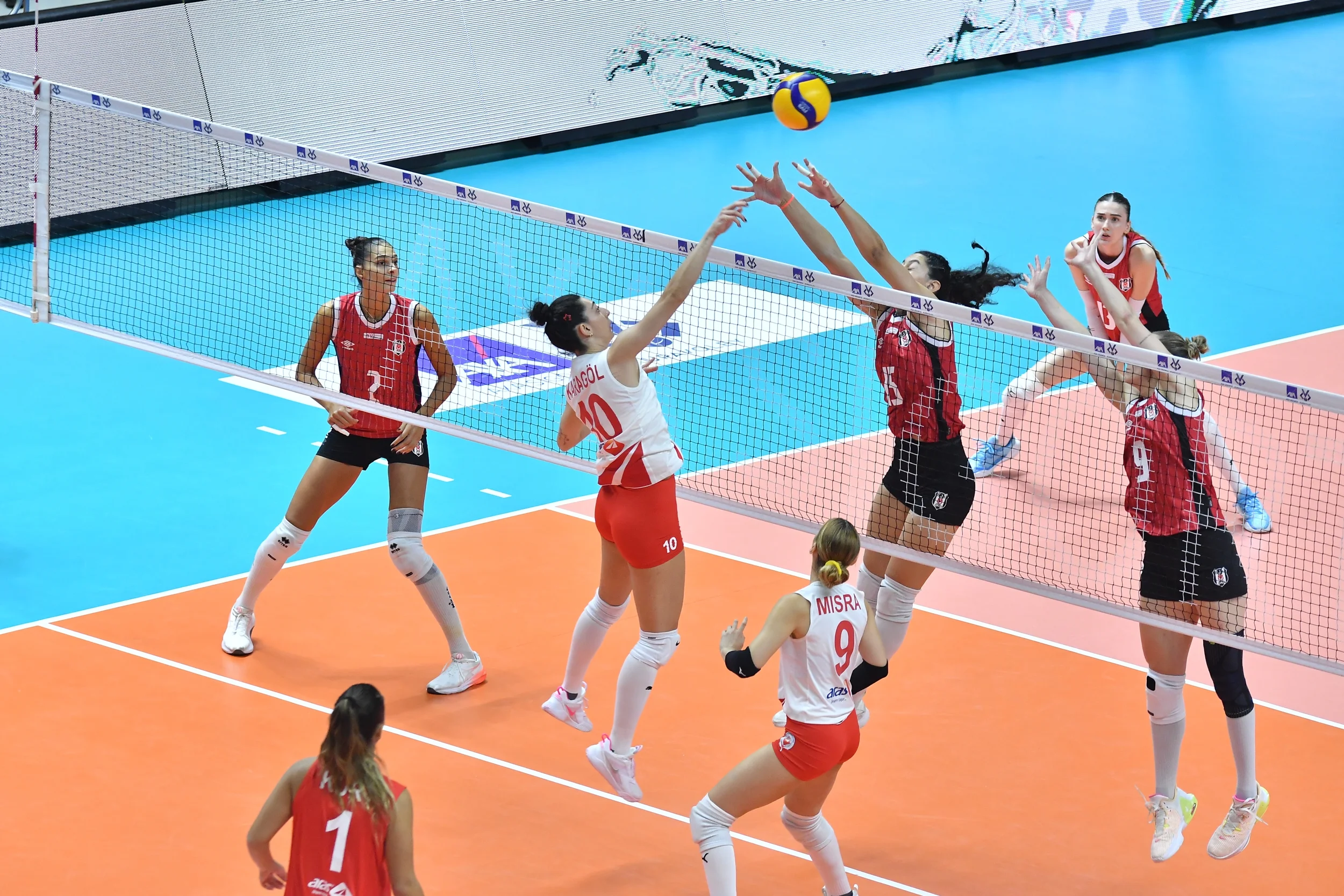 AXA Sigorta Kupa Voley'de Çeyrek Finalistler Belli Oldu!