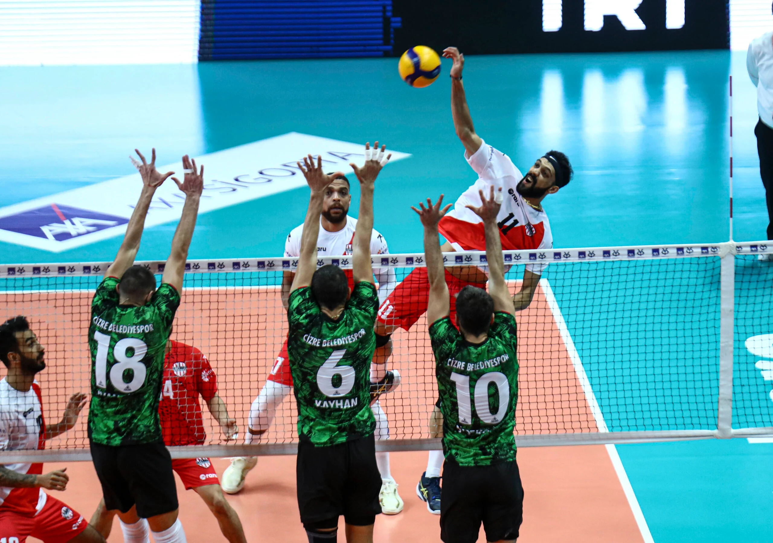 AXA Sigorta Kupa Voley'de Çeyrek Finalistler Belli Oldu