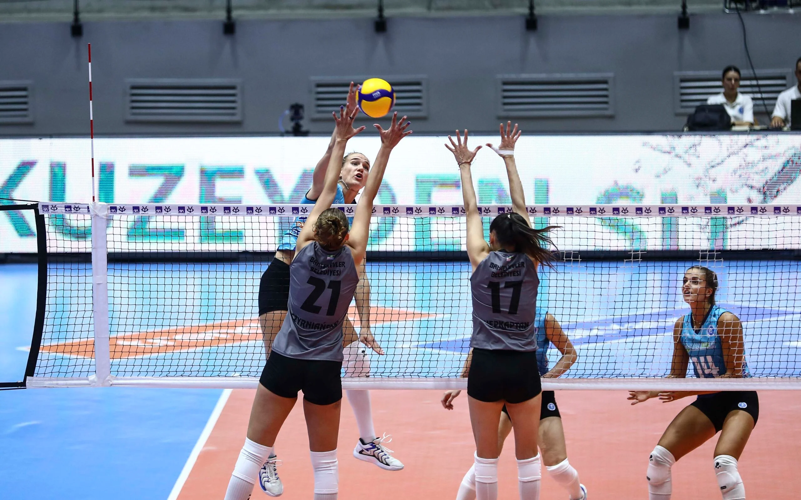 AXA Sigorta Kupa Voley'de Çeyrek Finalistler Belli Oldu!