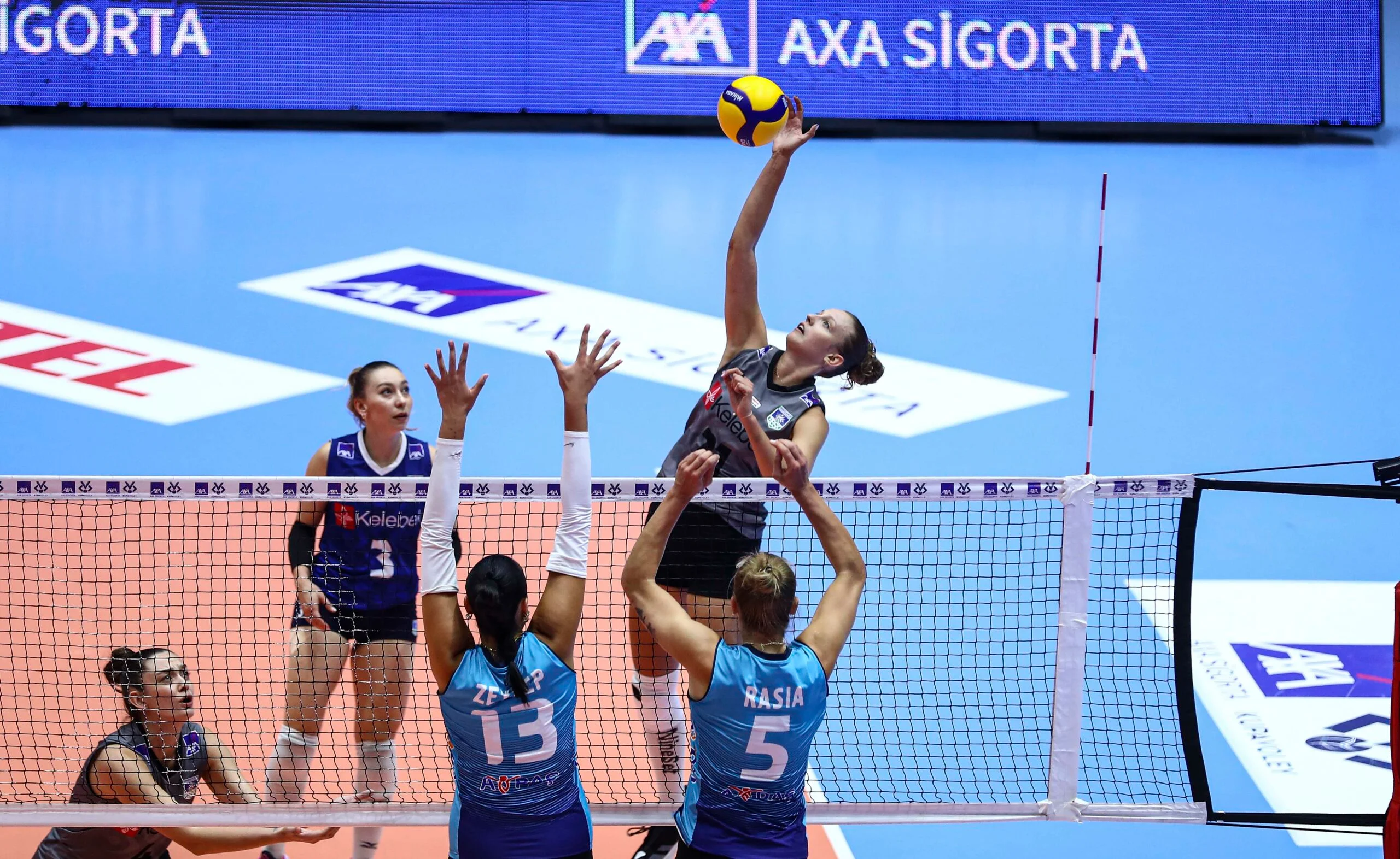 AXA Sigorta Kupa Voley'de Çeyrek Finalistler Belli Oldu!