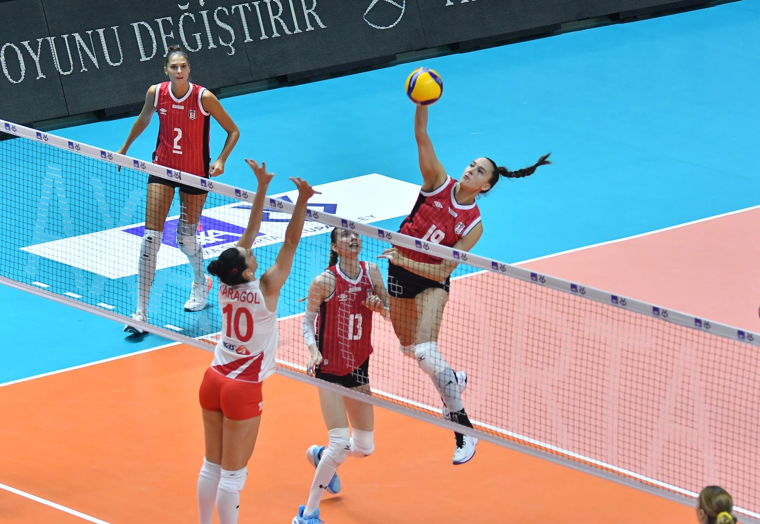 AXA Sigorta Kupa Voley'de Çeyrek Finalistler Belli Oldu!