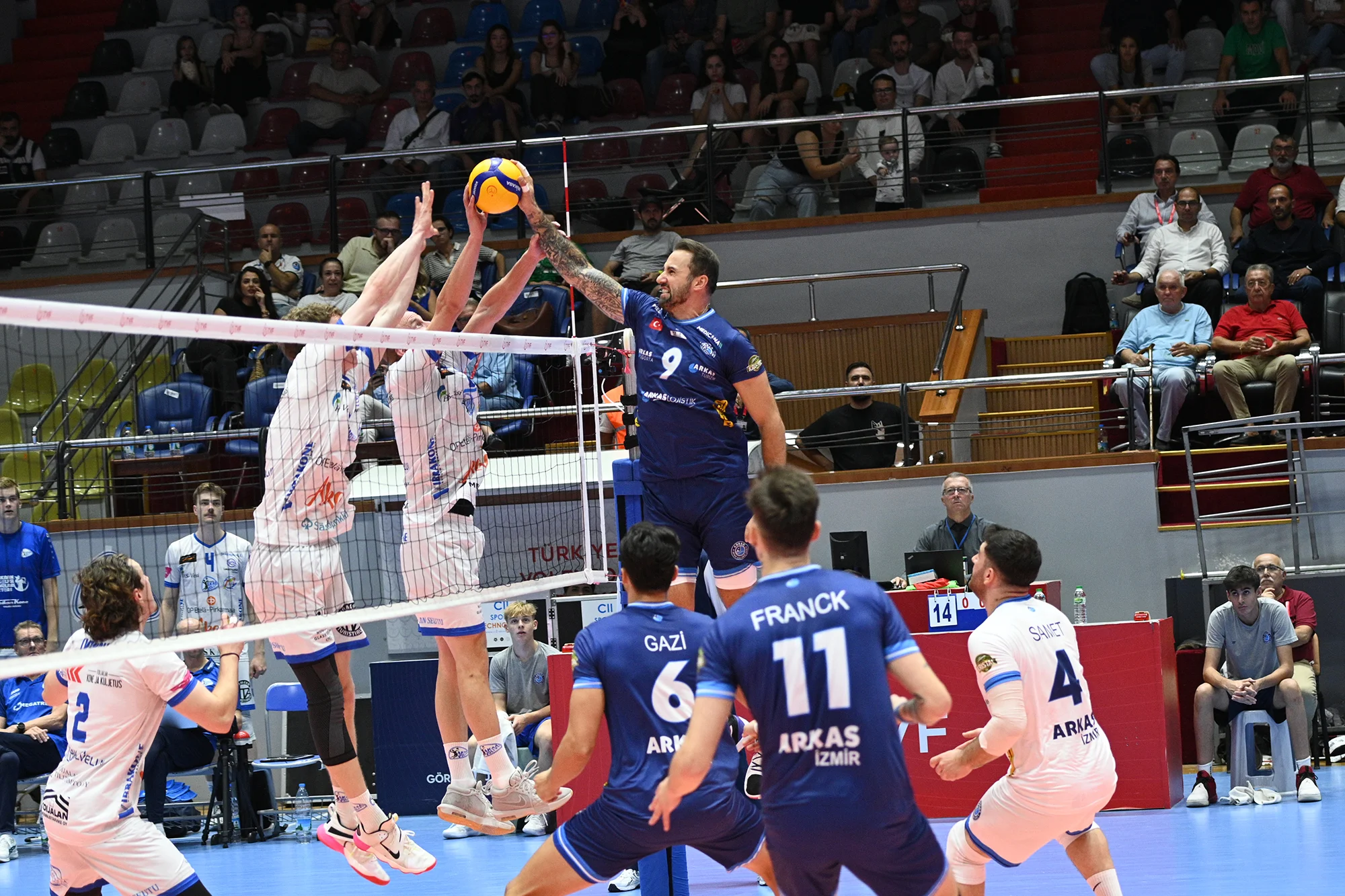 Arkas Spor, AKAA Volley Takımına 3-1 Mağlup Oldu