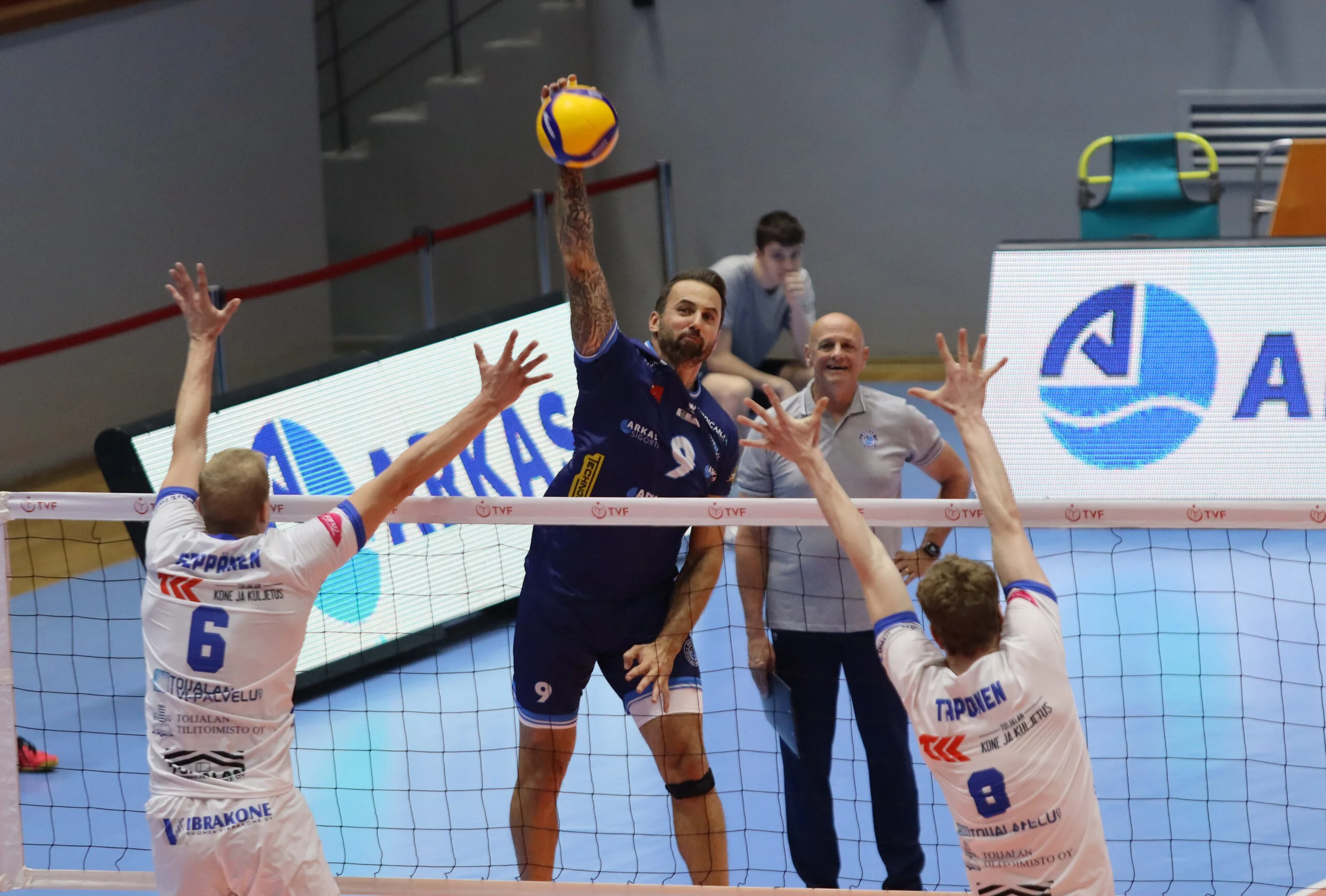 Arkas Spor, AKAA Volley Takımına 3-1 Mağlup Oldu