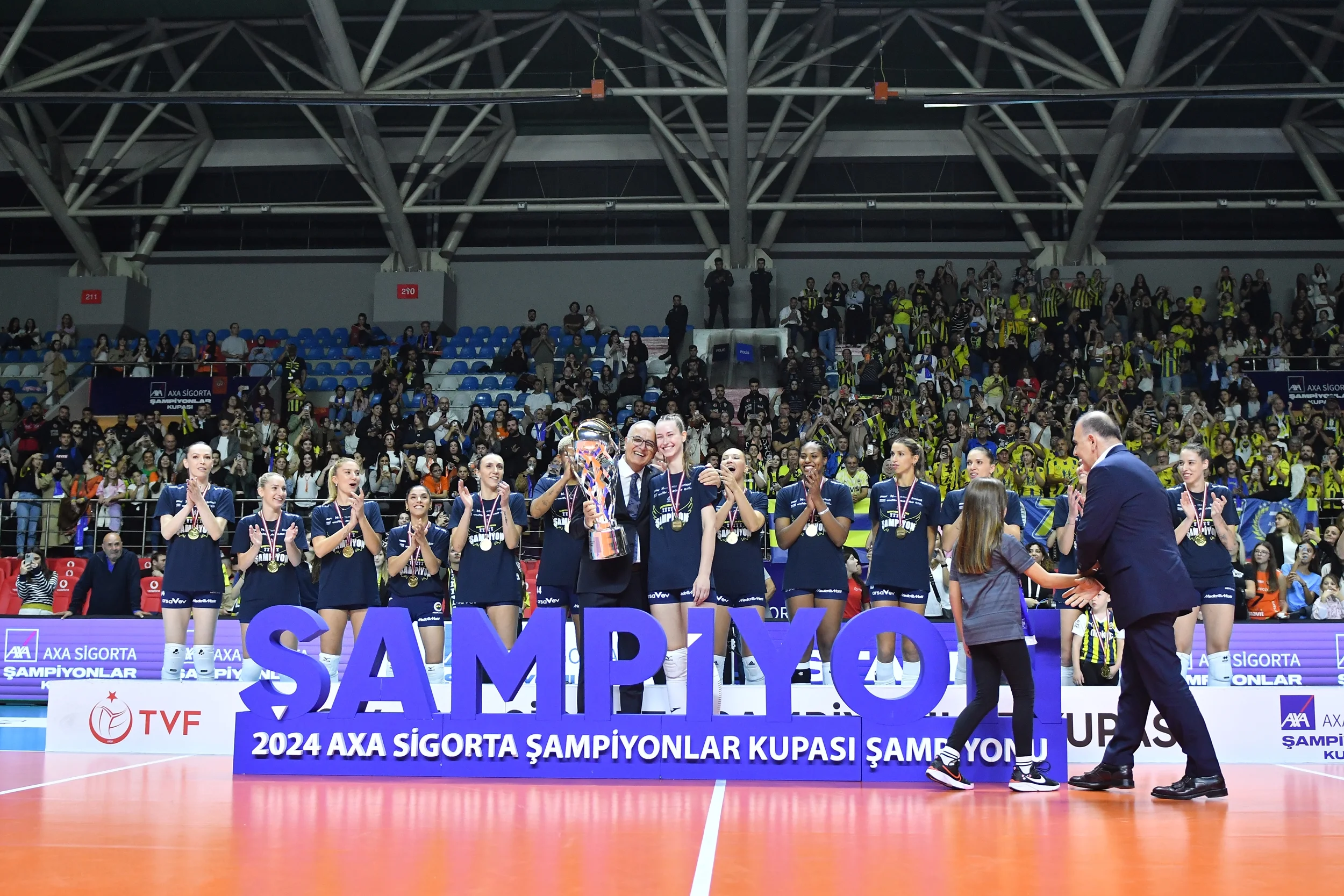 Fenerbahçe Medicana, AXA Sigorta Şampiyonlar Kupası Şampiyonu