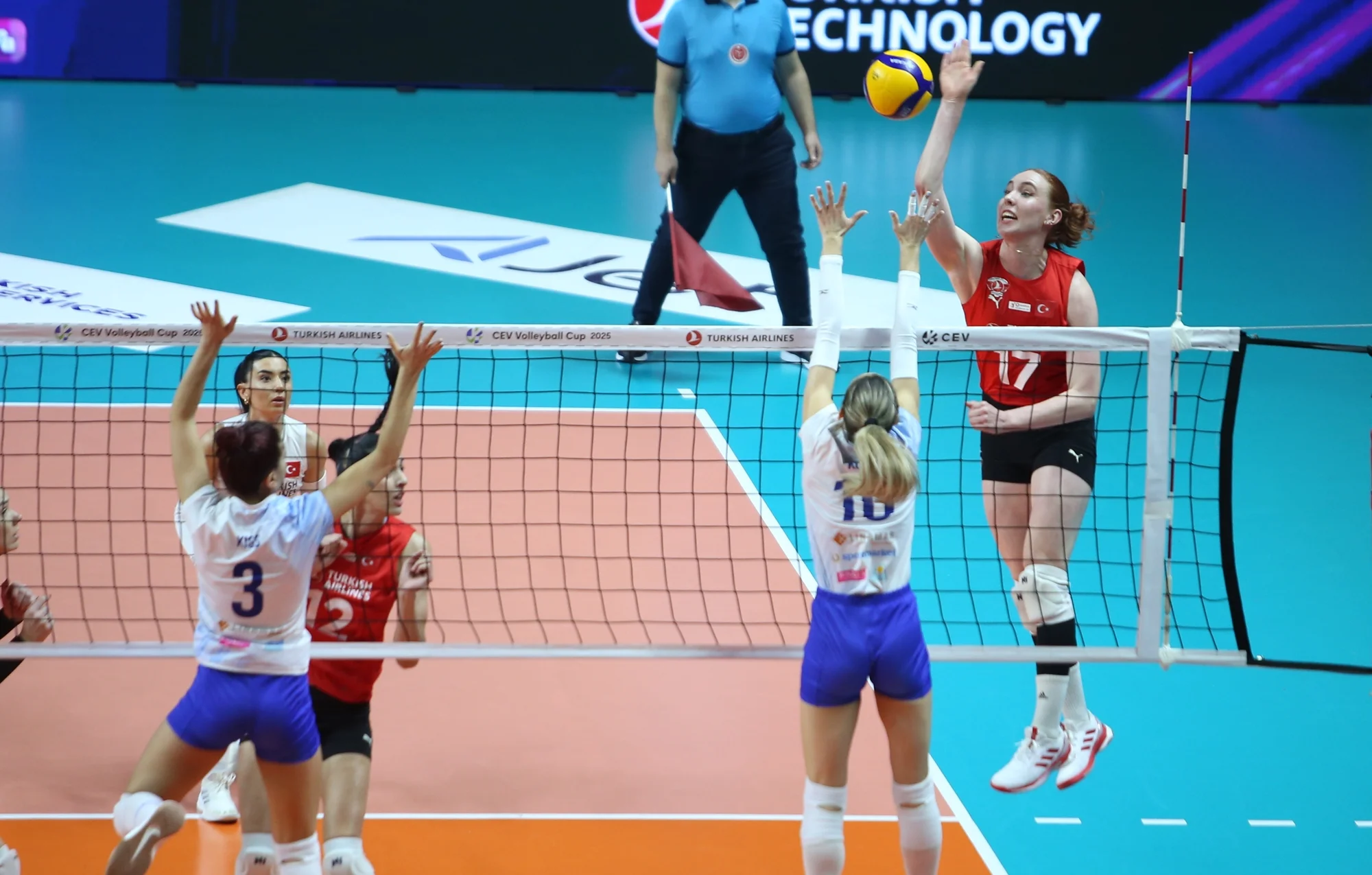 Türk Hava Yolları, CEV Kupası'nda Play-Off'a Yükseldi