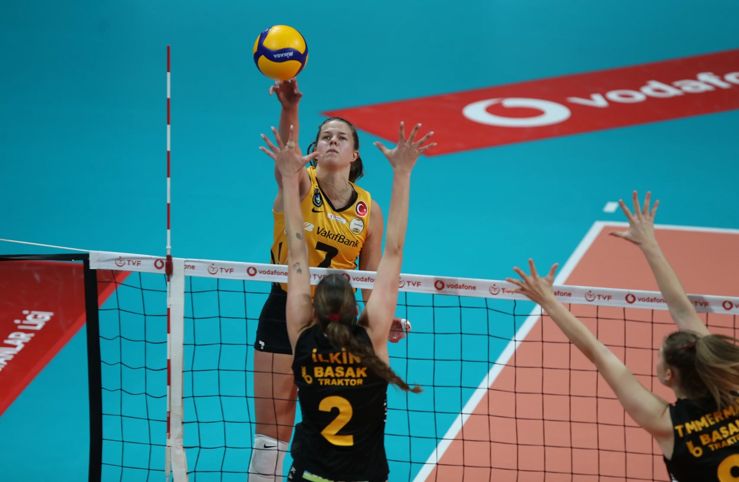 VakıfBank, Galatasaray'ı 3-0 Mağlup Etti