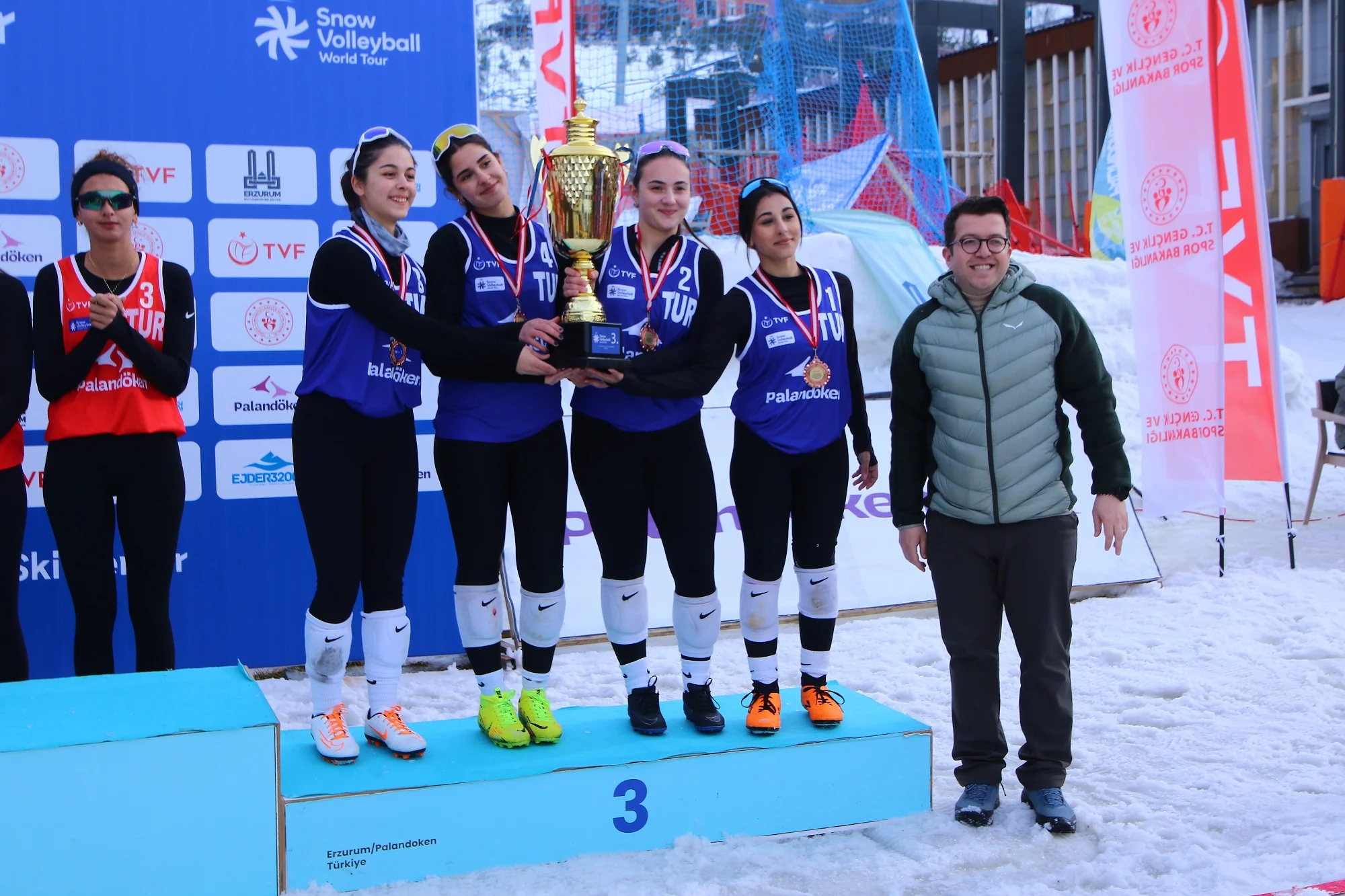 2025 FIVB Kar Voleybolu Dünya Turu Palandöken Etabı'nda Türkiye Zirvede