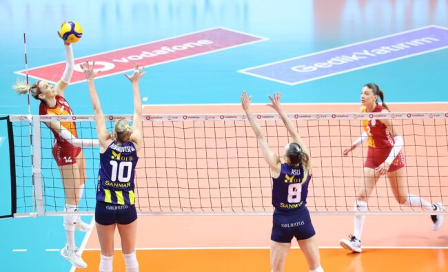 Vodafone Sultanlar Ligi’nde Play-Off Heyecanı Başladı! Galatasaray Daikin ve VakıfBank Seride Öne Geçti