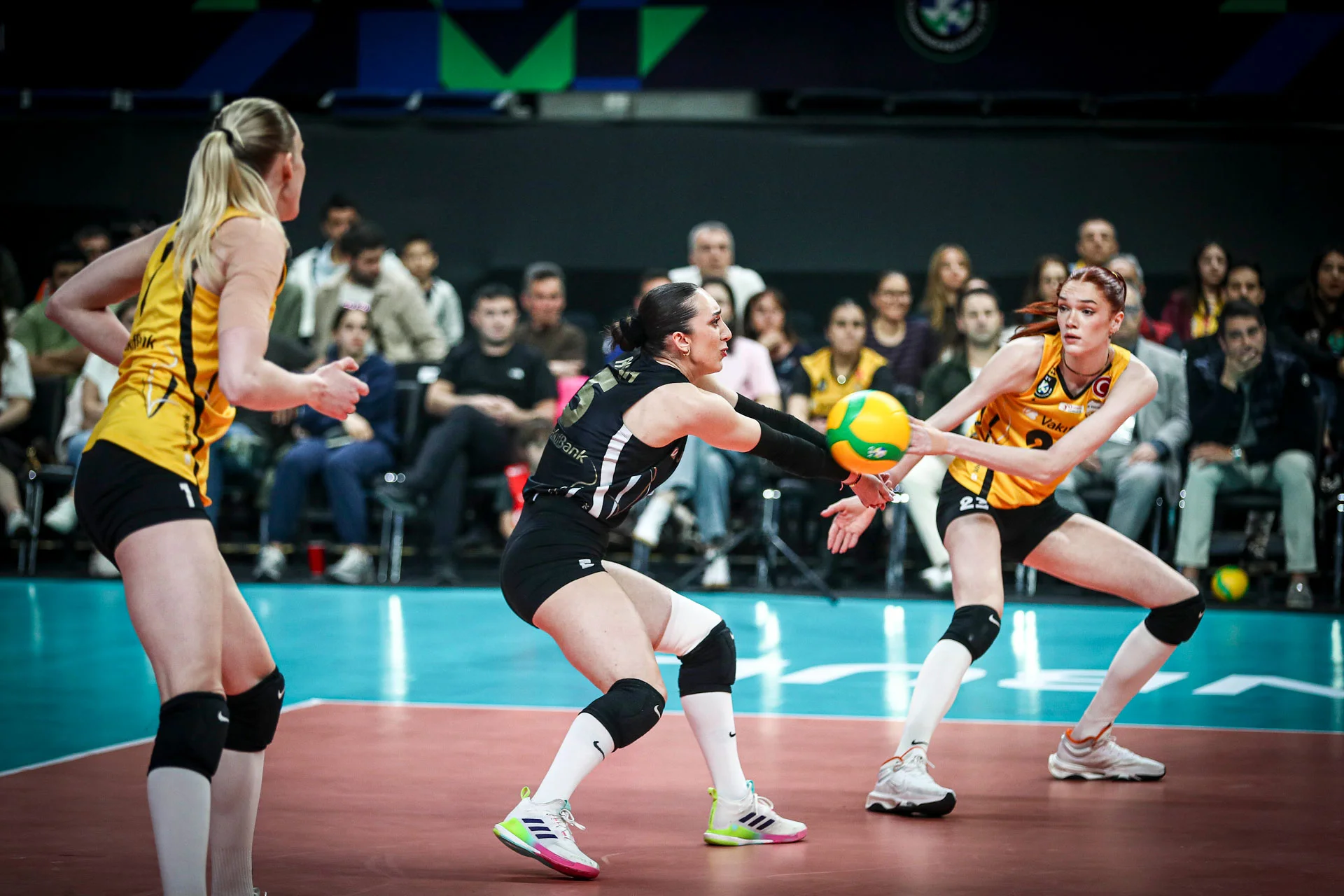 VakıfBank, Şampiyonlar Ligi'ni Dördüncü Tamamladı
