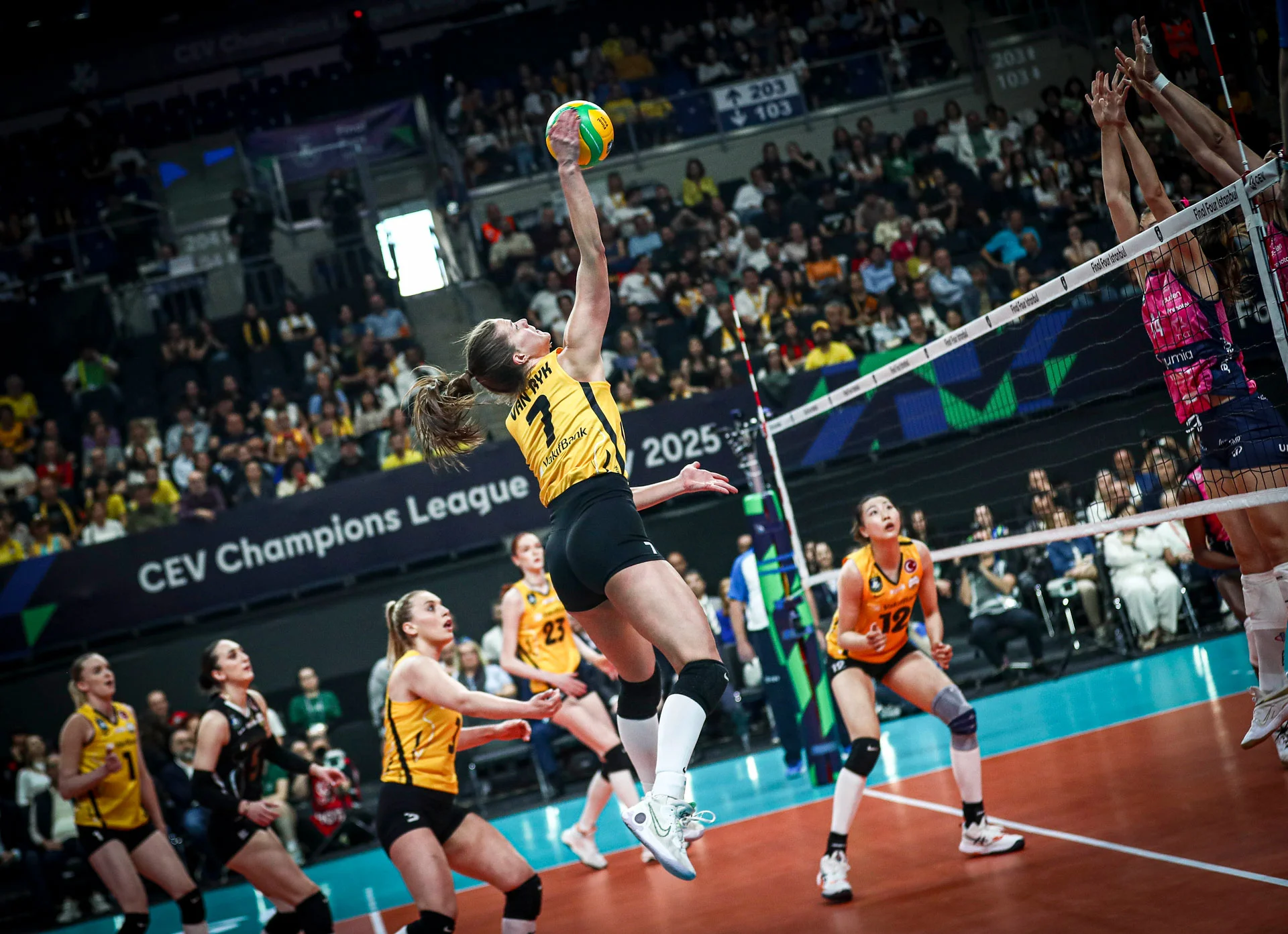VakıfBank, Şampiyonlar Ligi'ni Dördüncü Tamamladı